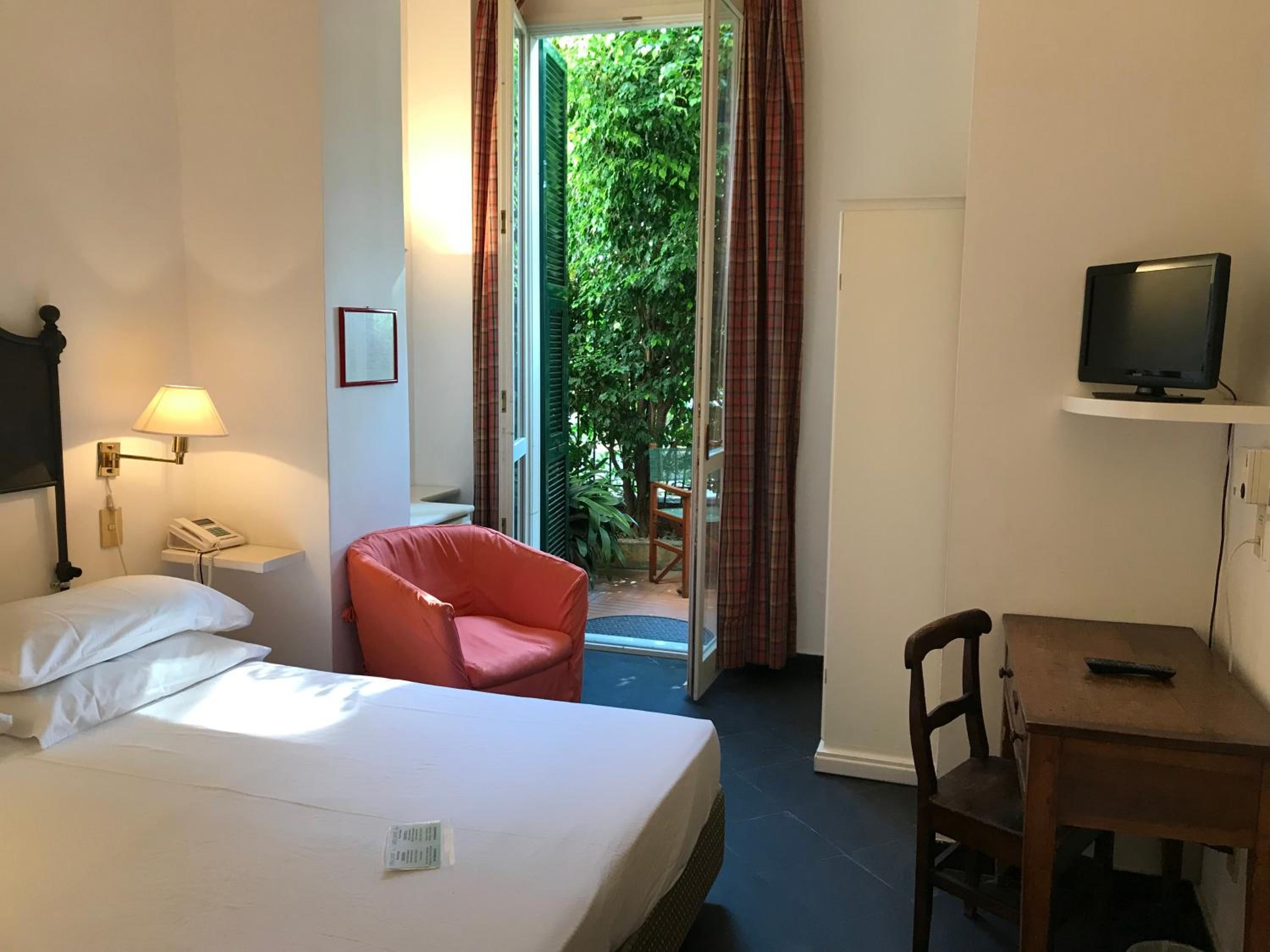 Double or Twin Room - Photo 4