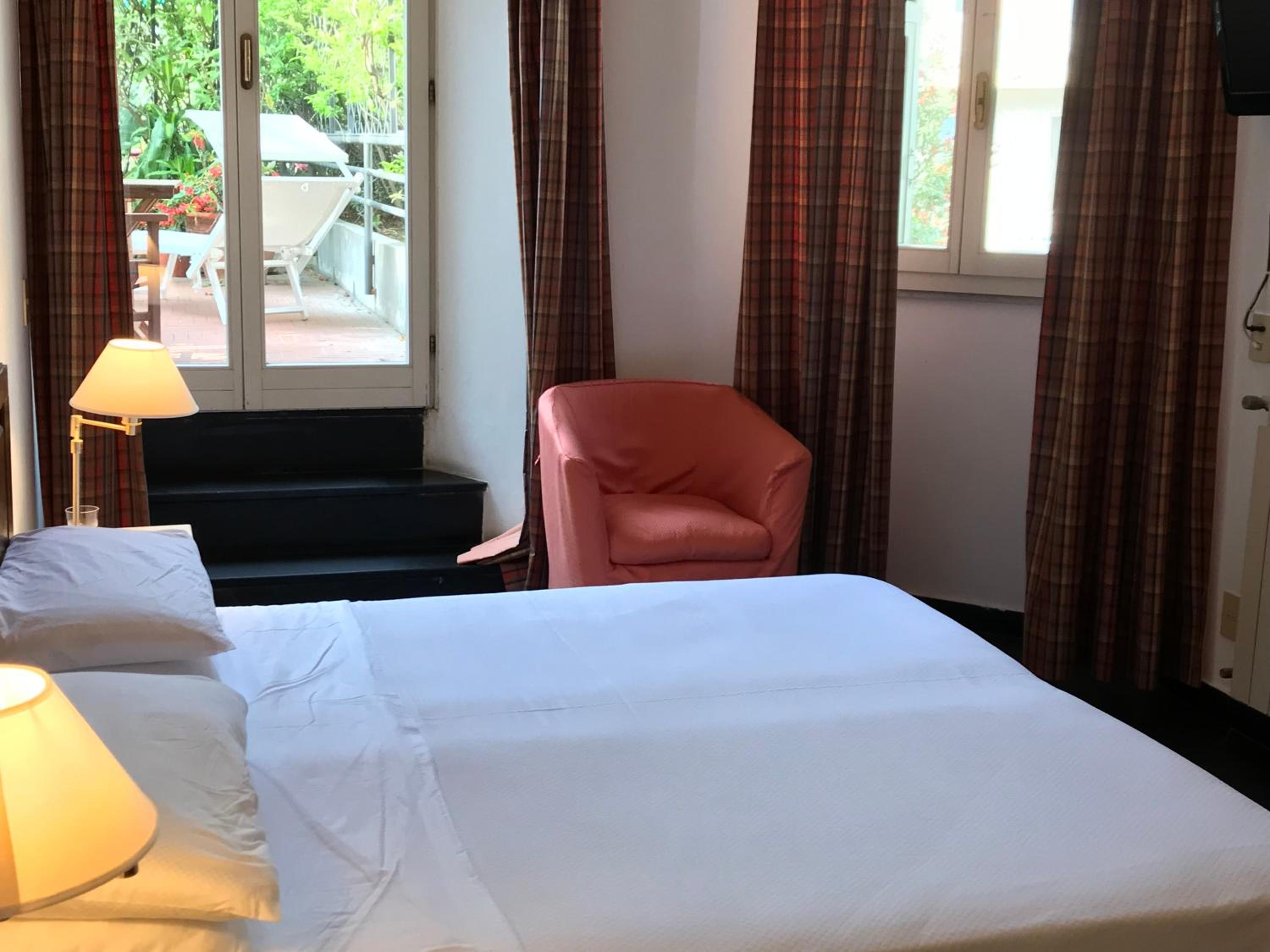 Standard Double or Twin Room - Photo 14