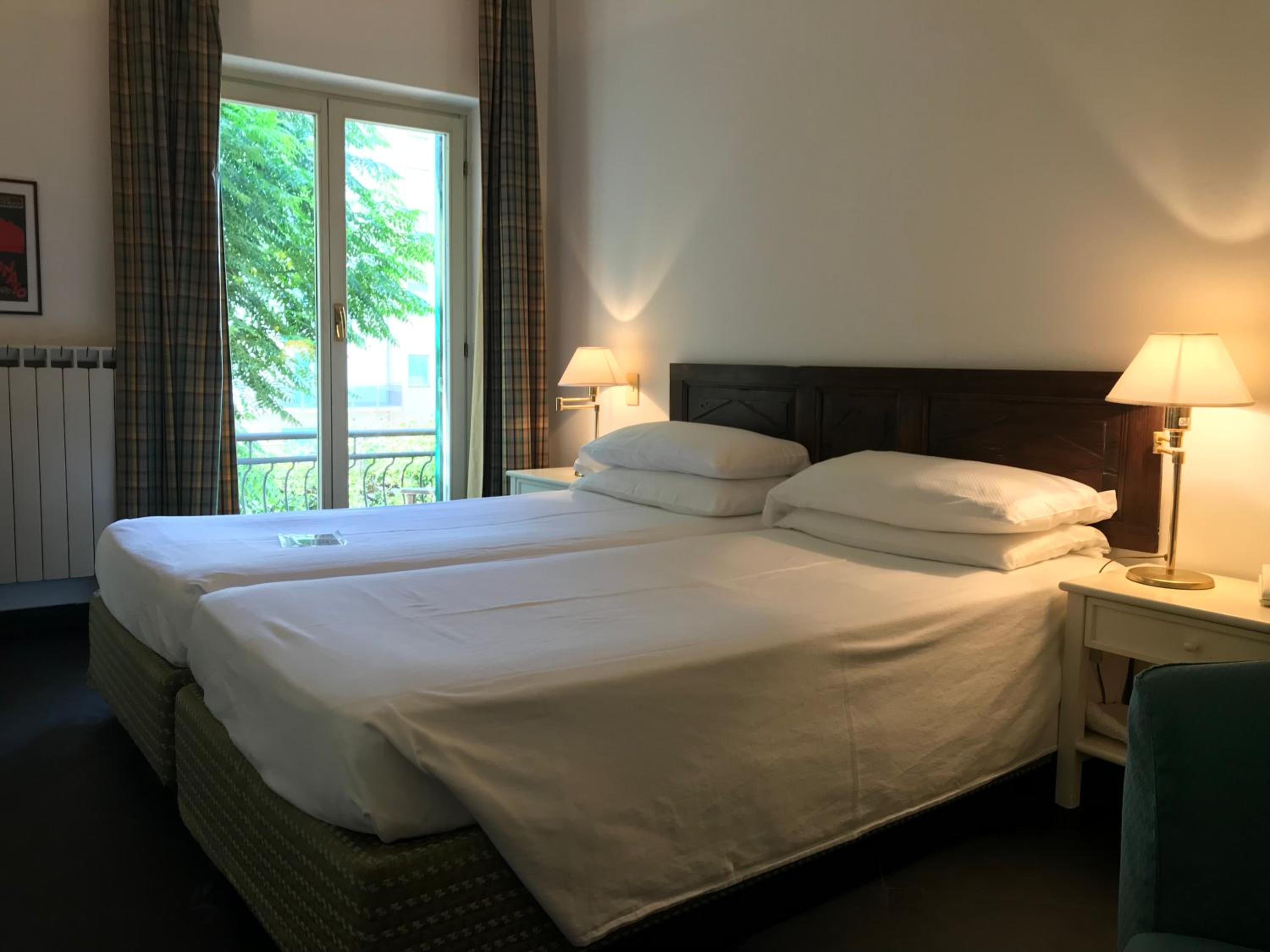 Standard Double or Twin Room - Photo 13