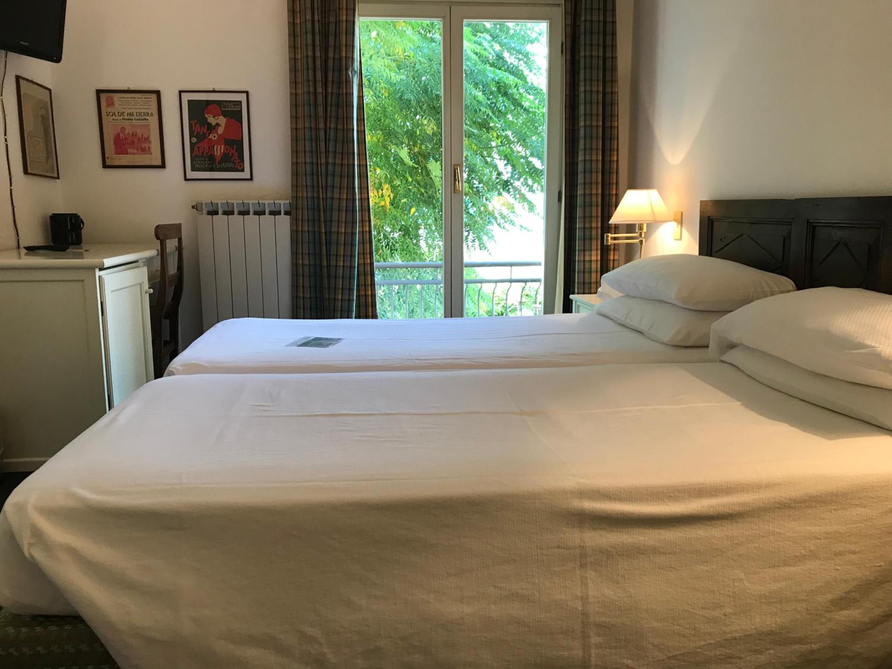 Standard Double or Twin Room - Photo 2