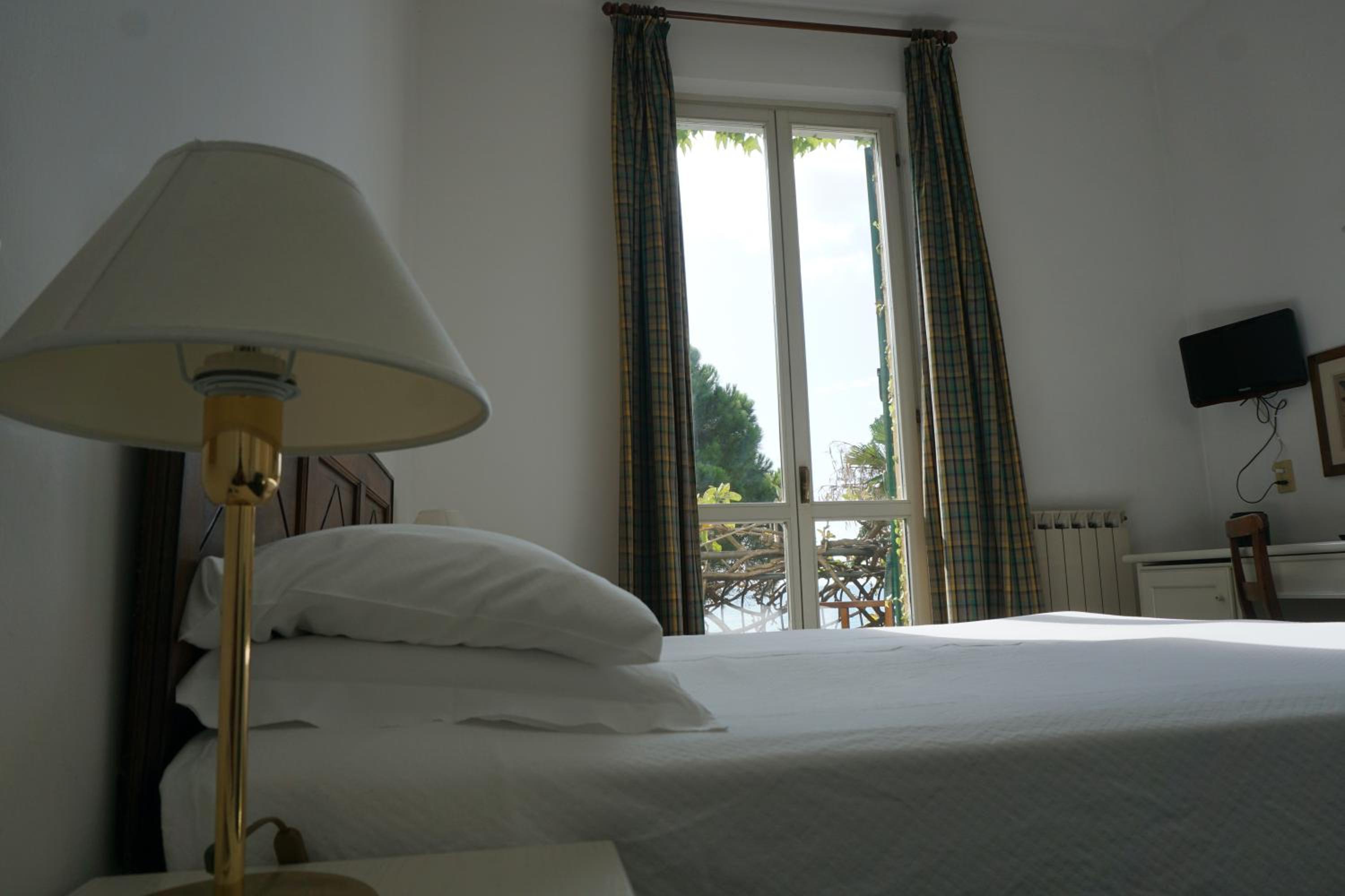 Double or Twin Room with Sea View - Photo 15