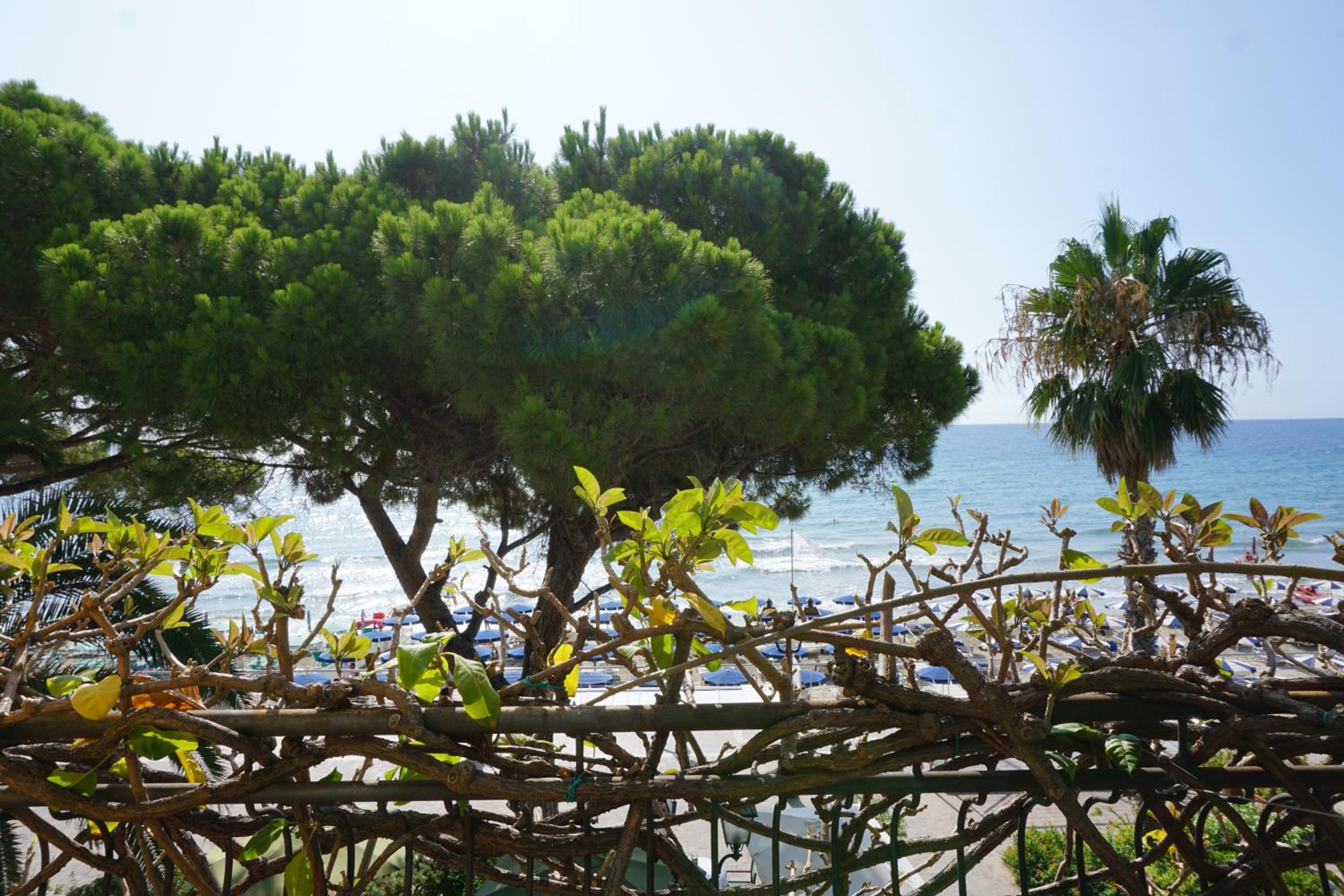 Double or Twin Room with Sea View - Photo 3