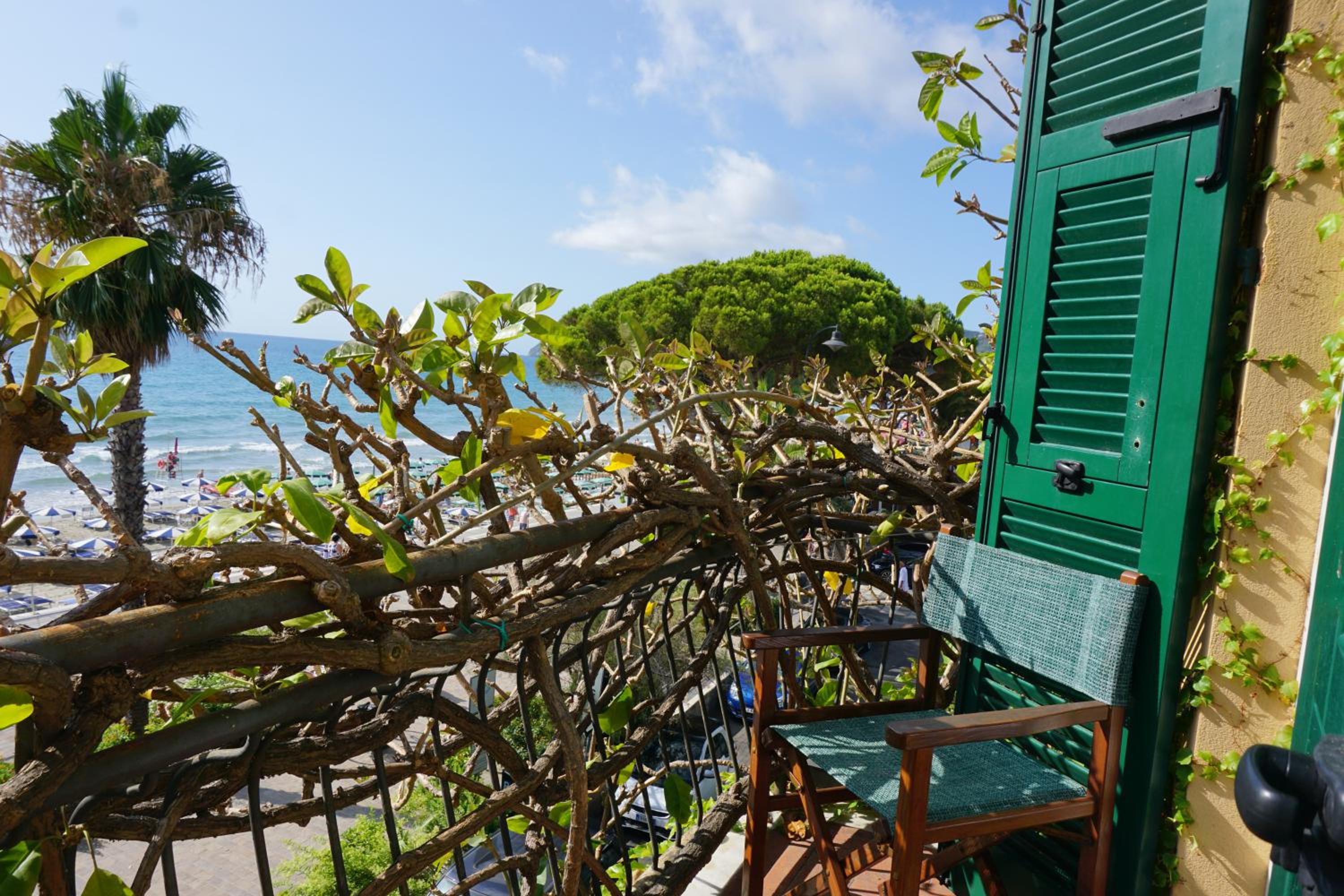 Double or Twin Room with Sea View - Photo 4