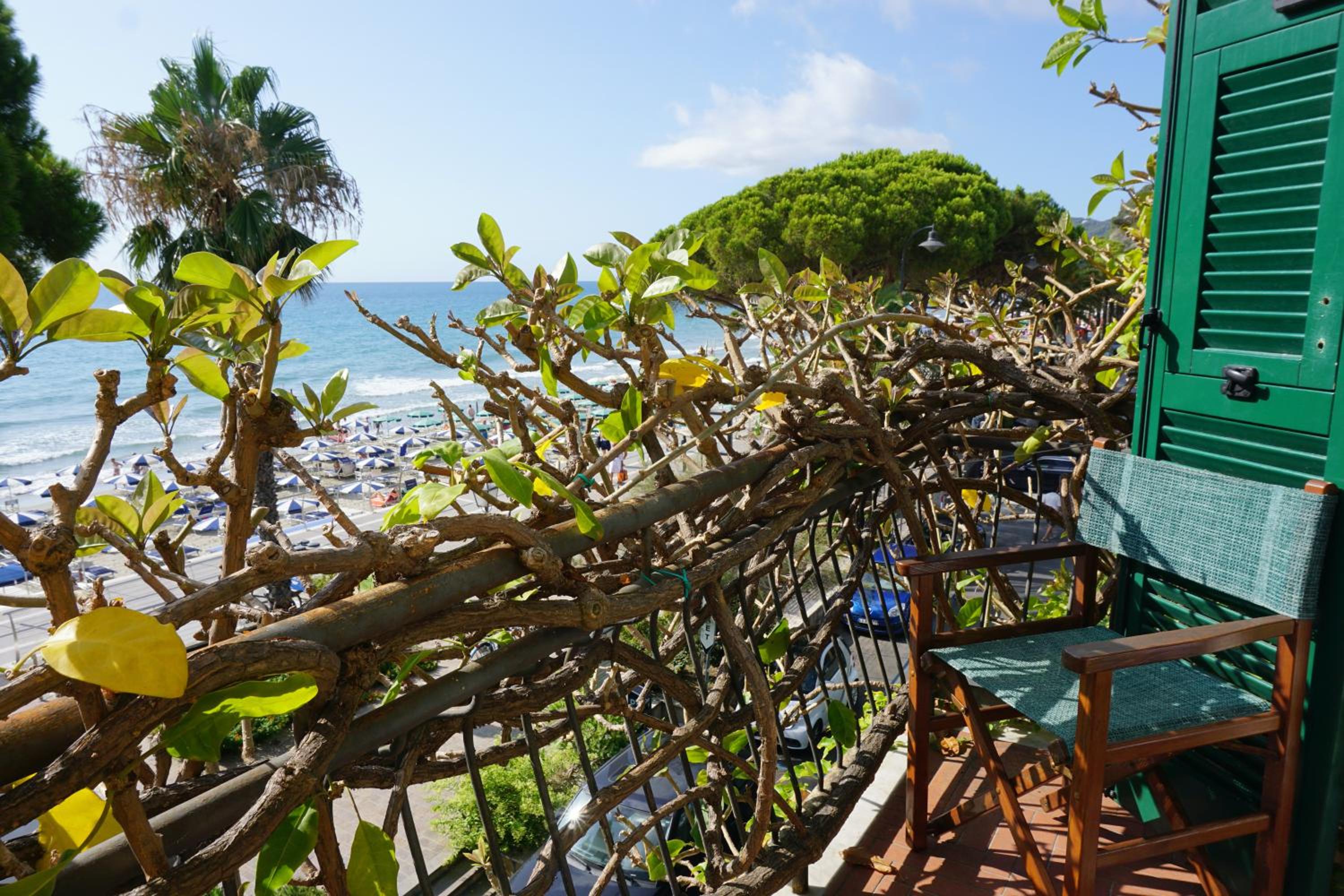 Double or Twin Room with Sea View - Photo 12