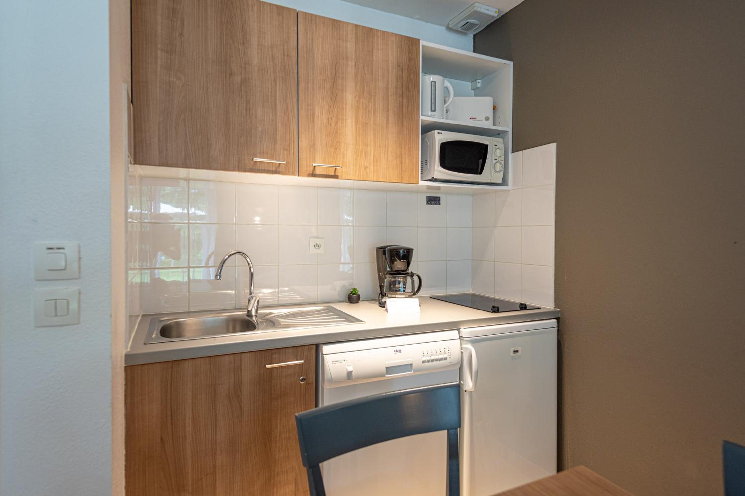 Privilege Studio (3 Adults) - Photo 6