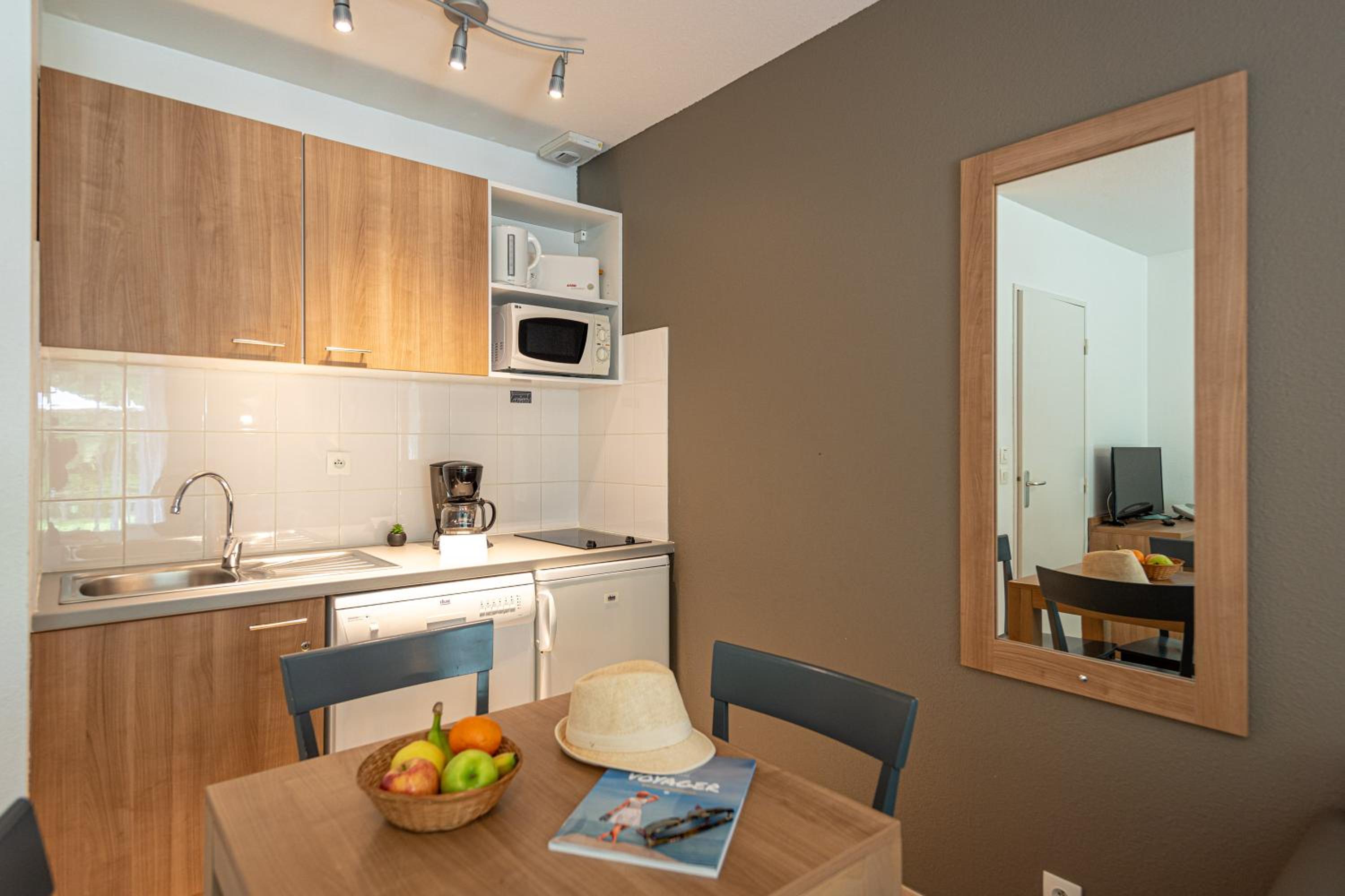 Privilege Studio (3 Adults) - Photo 2