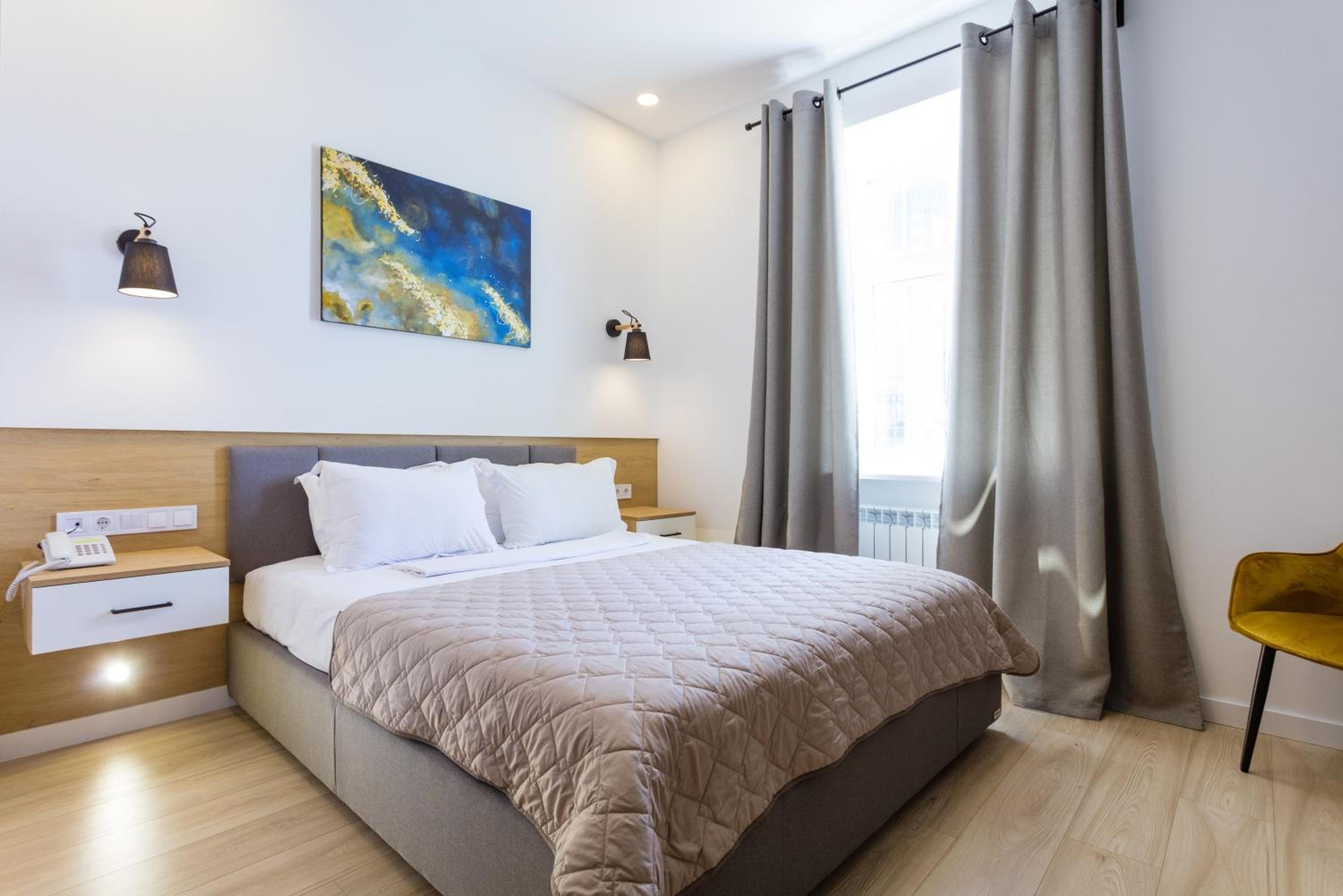 Deluxe King Suite