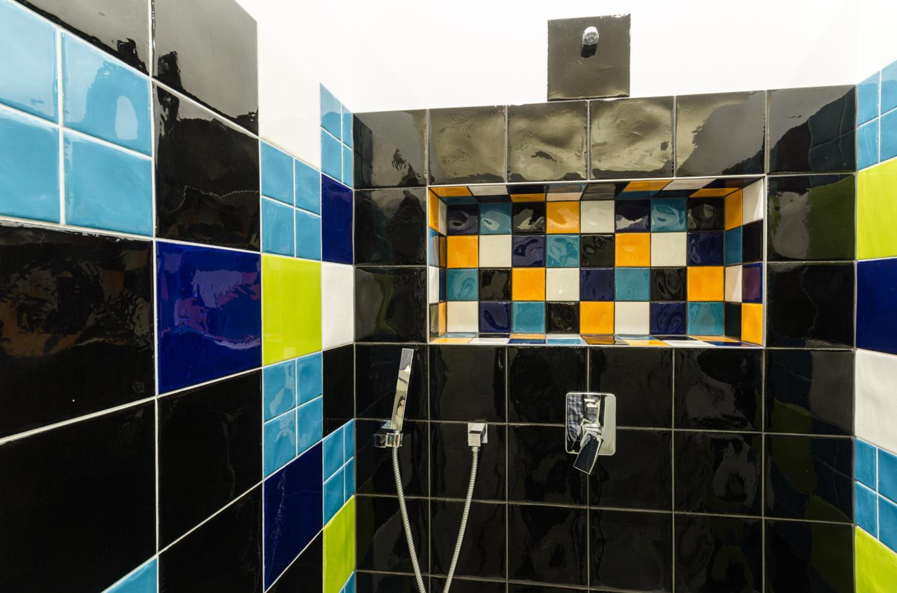 Twin Room with Shared Bathroom thumbnail 5