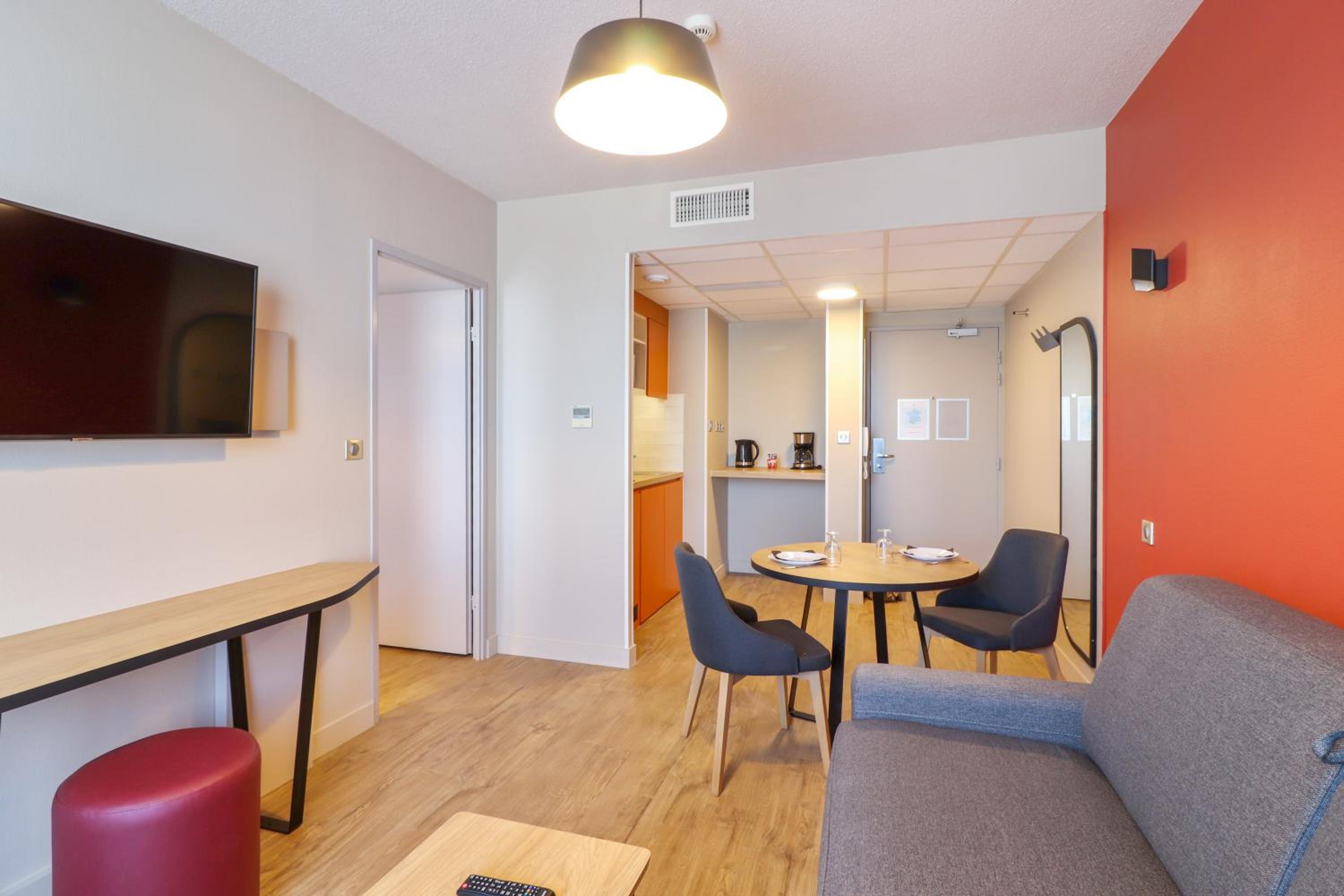 One-Bedroom Apartment - Photo 4