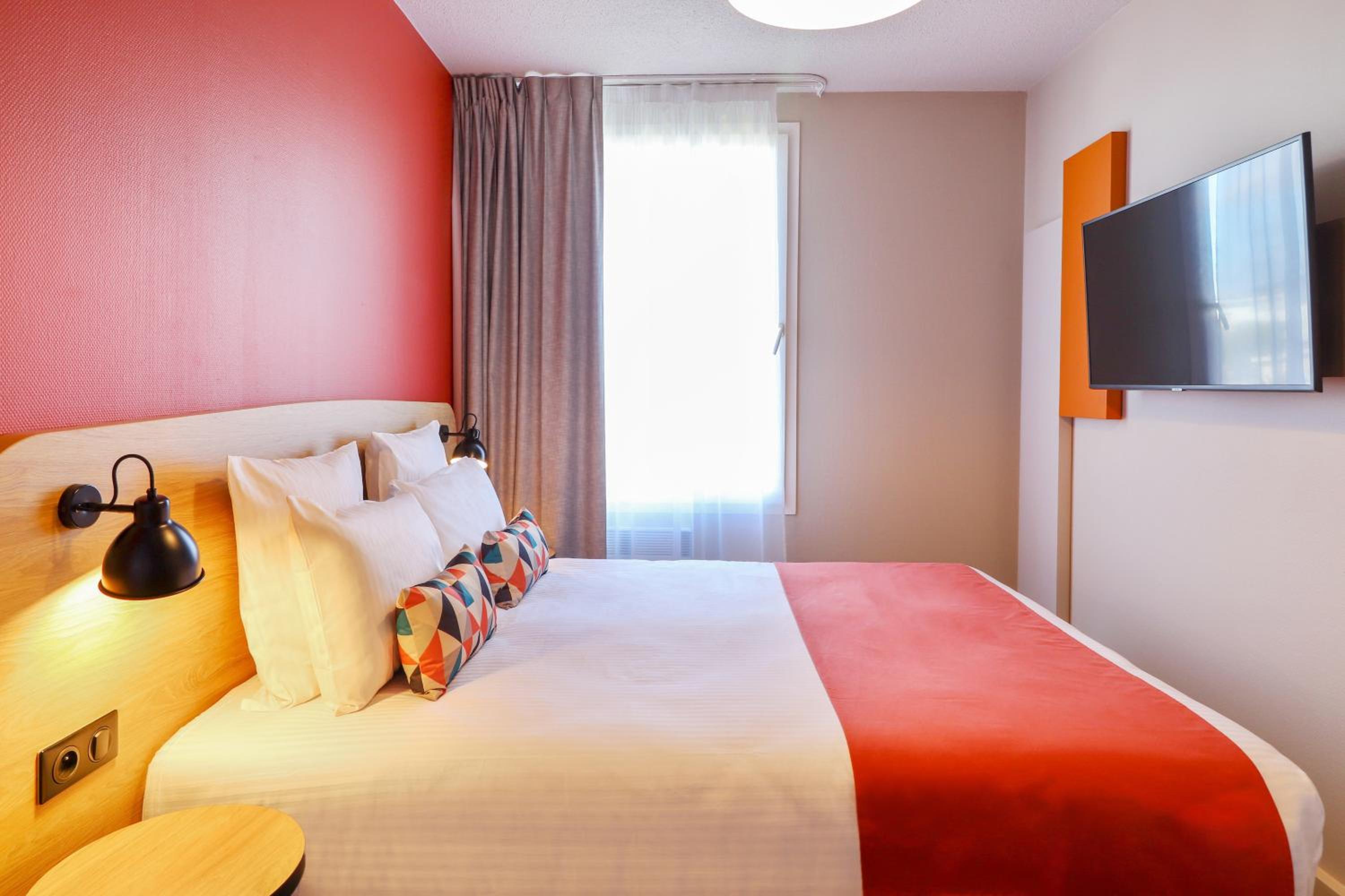One-Bedroom Apartment - Photo 1