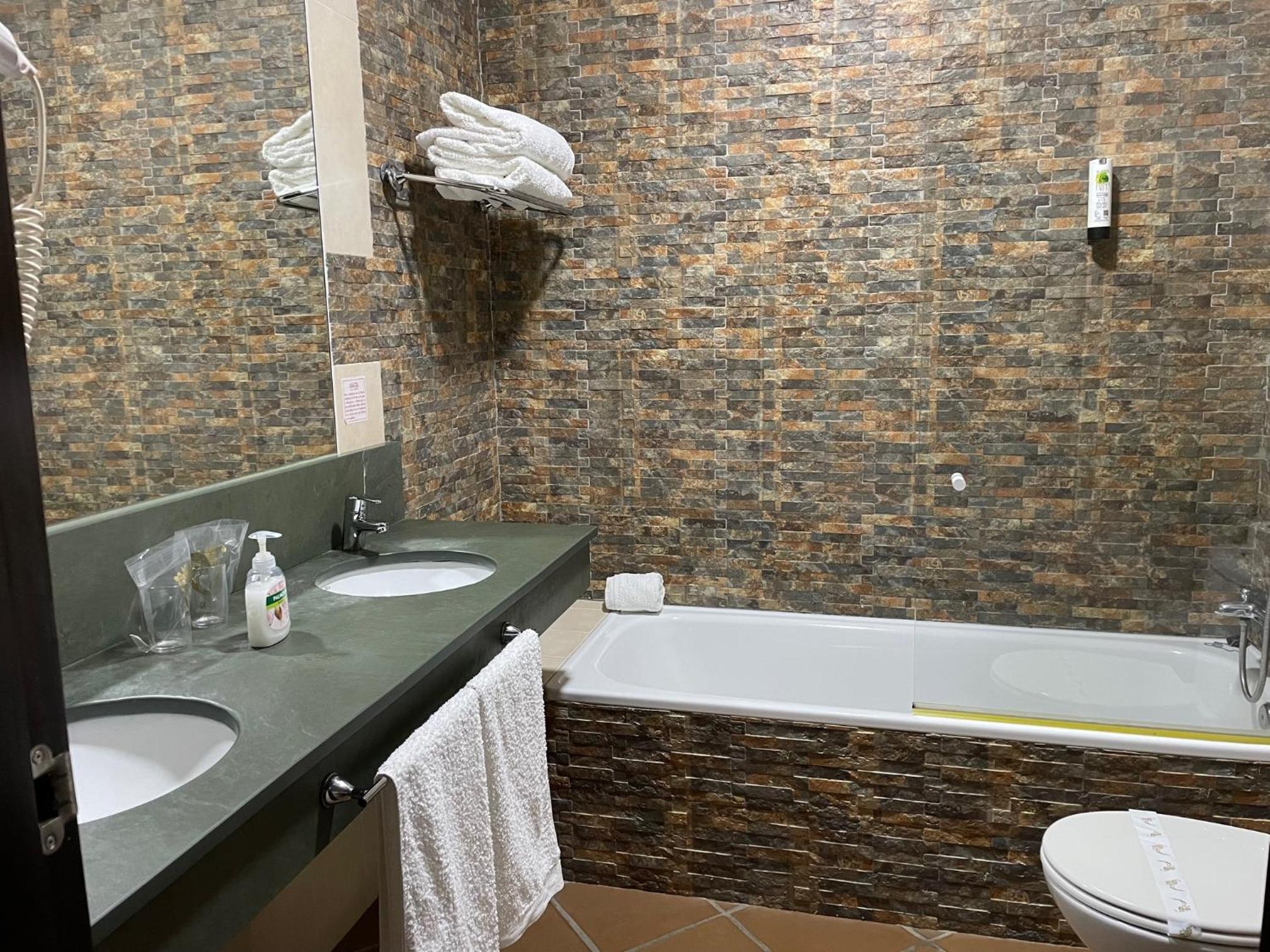 Superior Twin Room photo 3