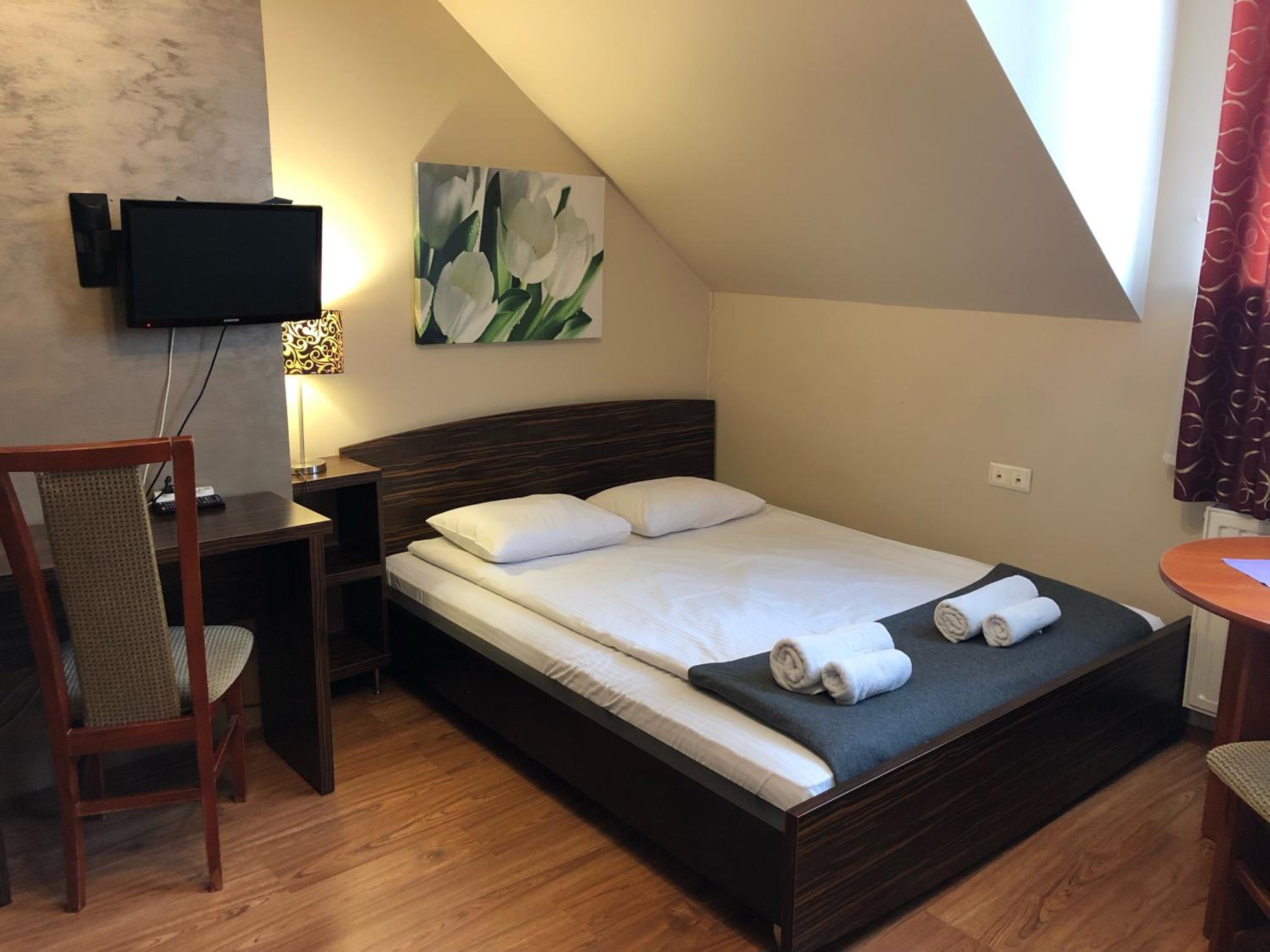 Triple Room with Bathroom photo 2