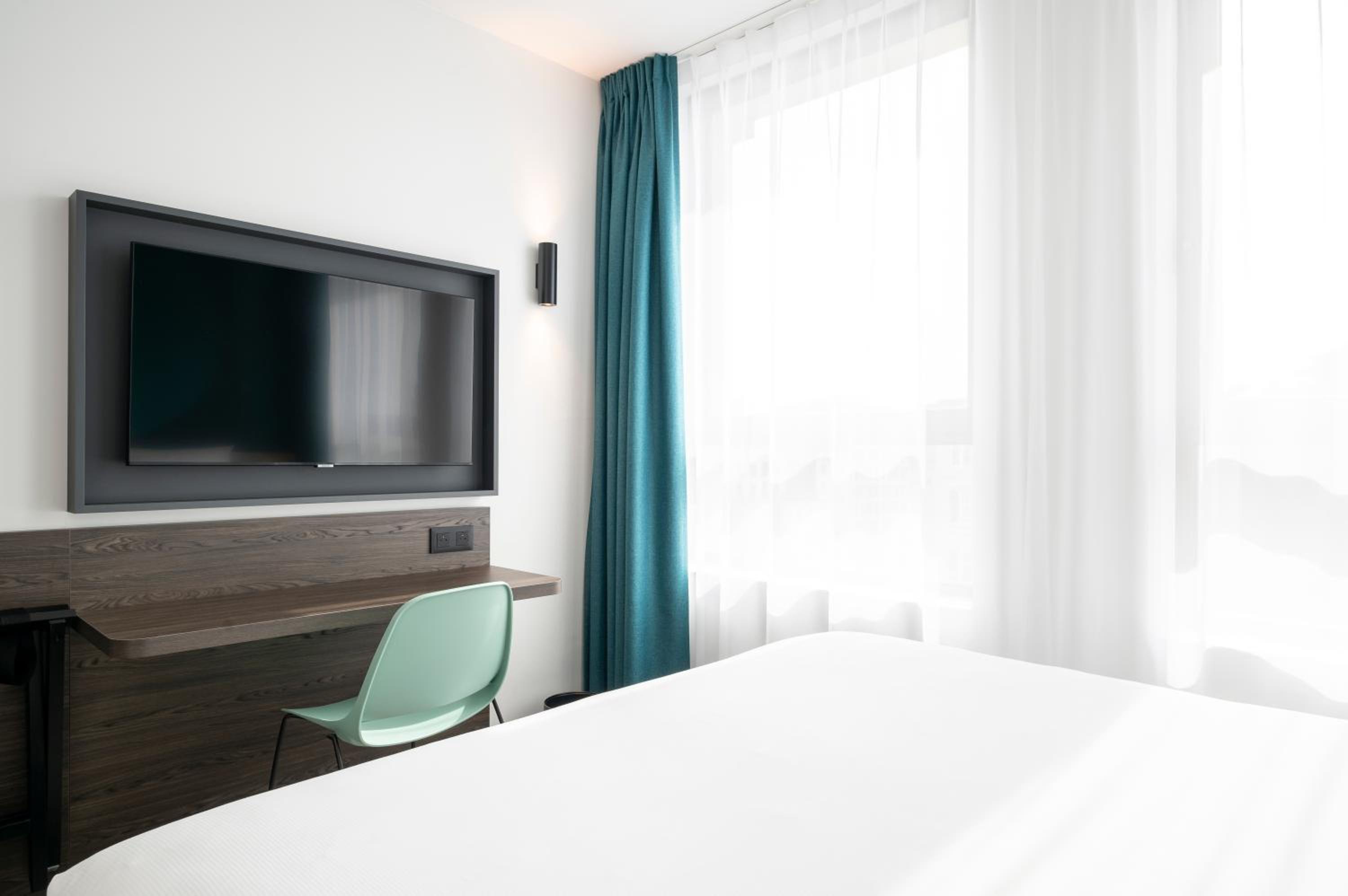 Standard Double Room - Photo 16