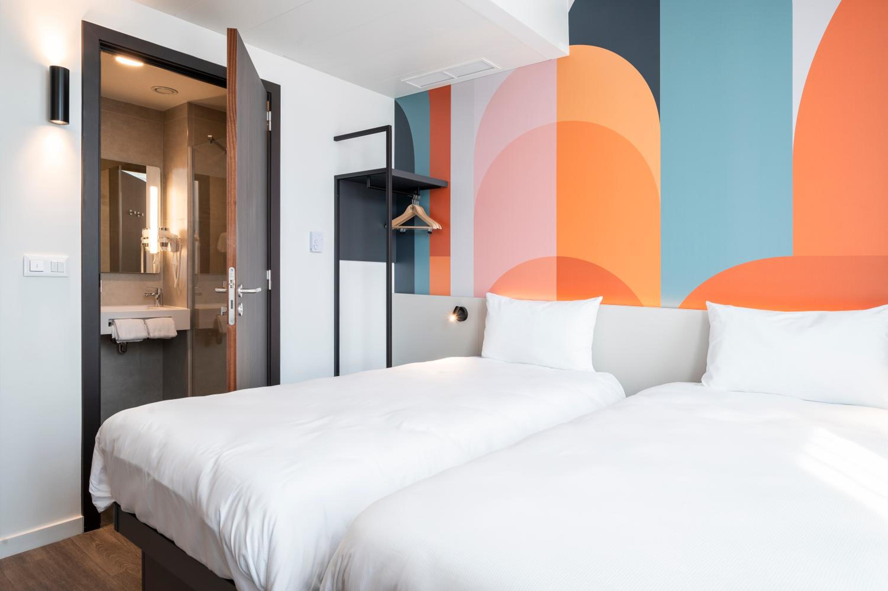 Standard Twin Room - Photo 1