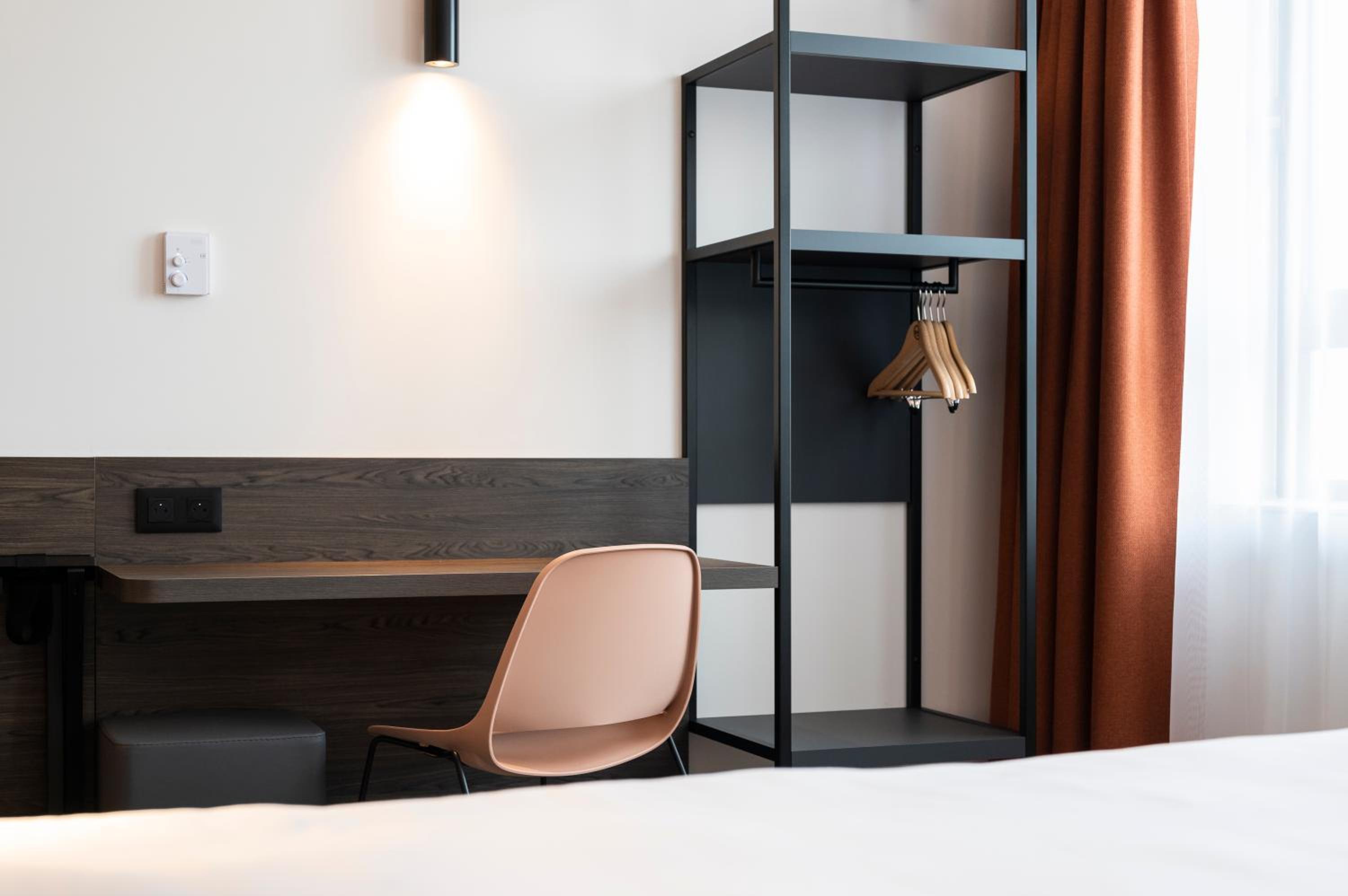 Standard Double Room - Photo 8
