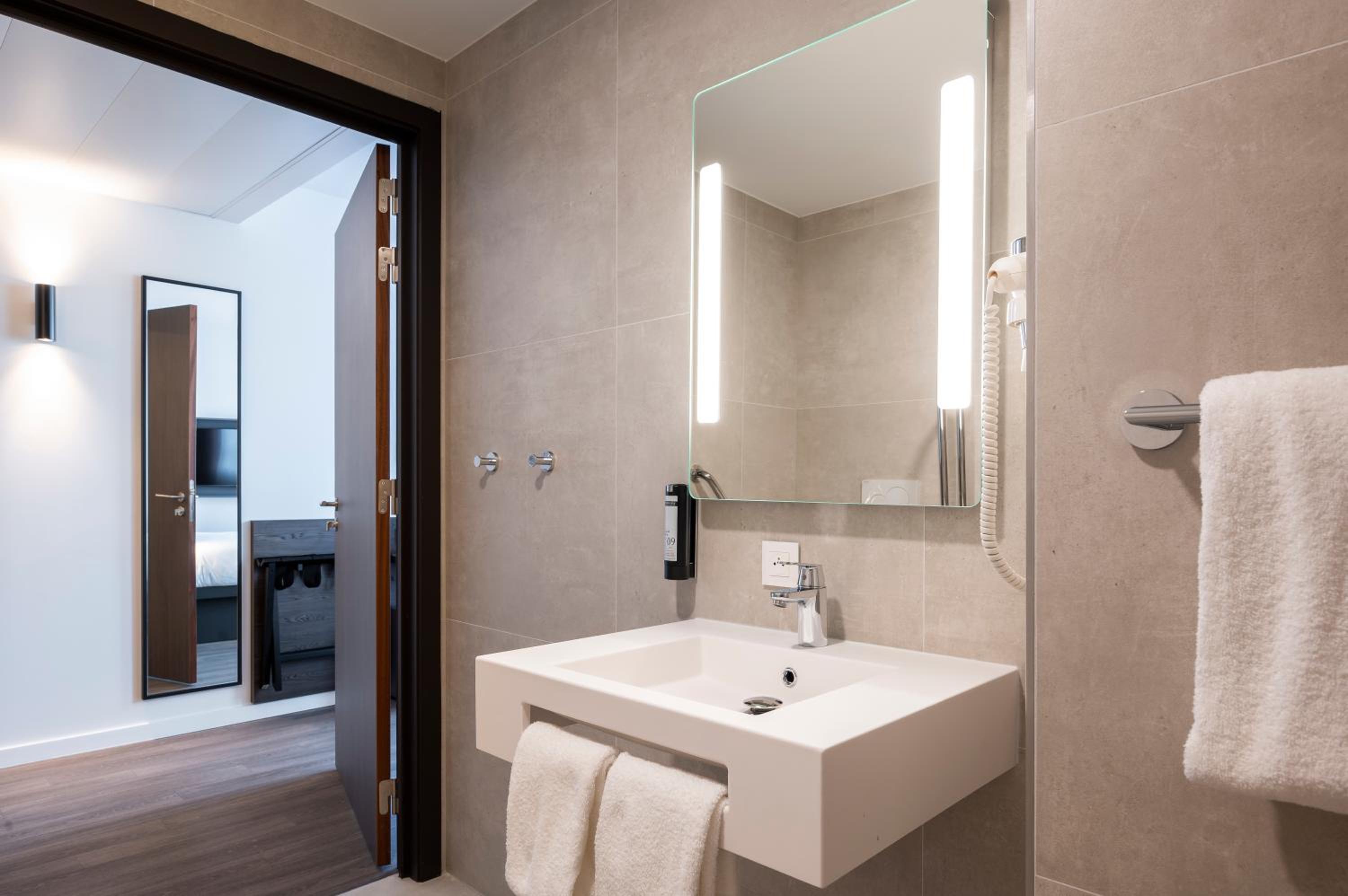 Double Room - Disability Access - Photo 11