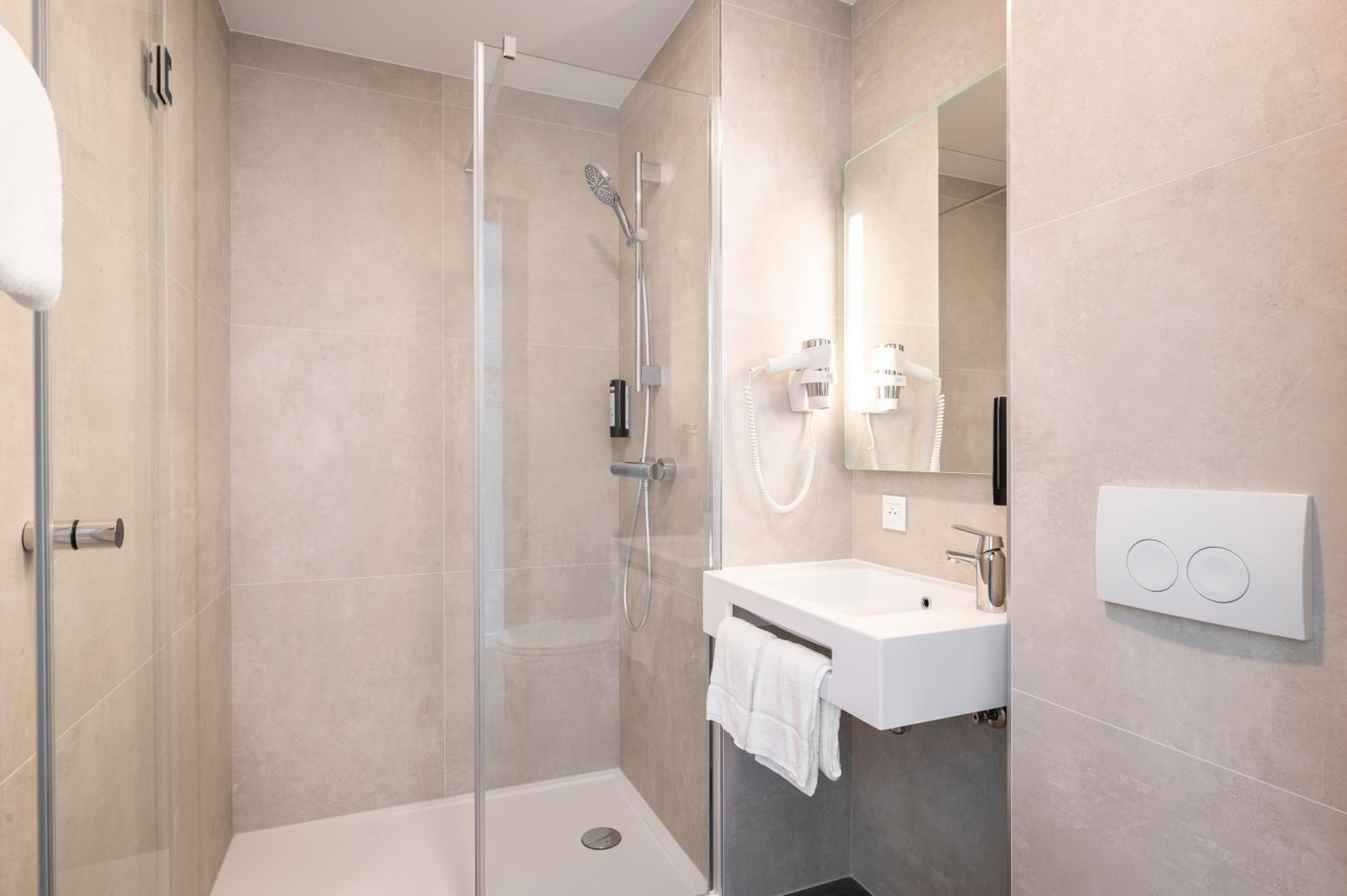 Standard Double Room - Photo 15