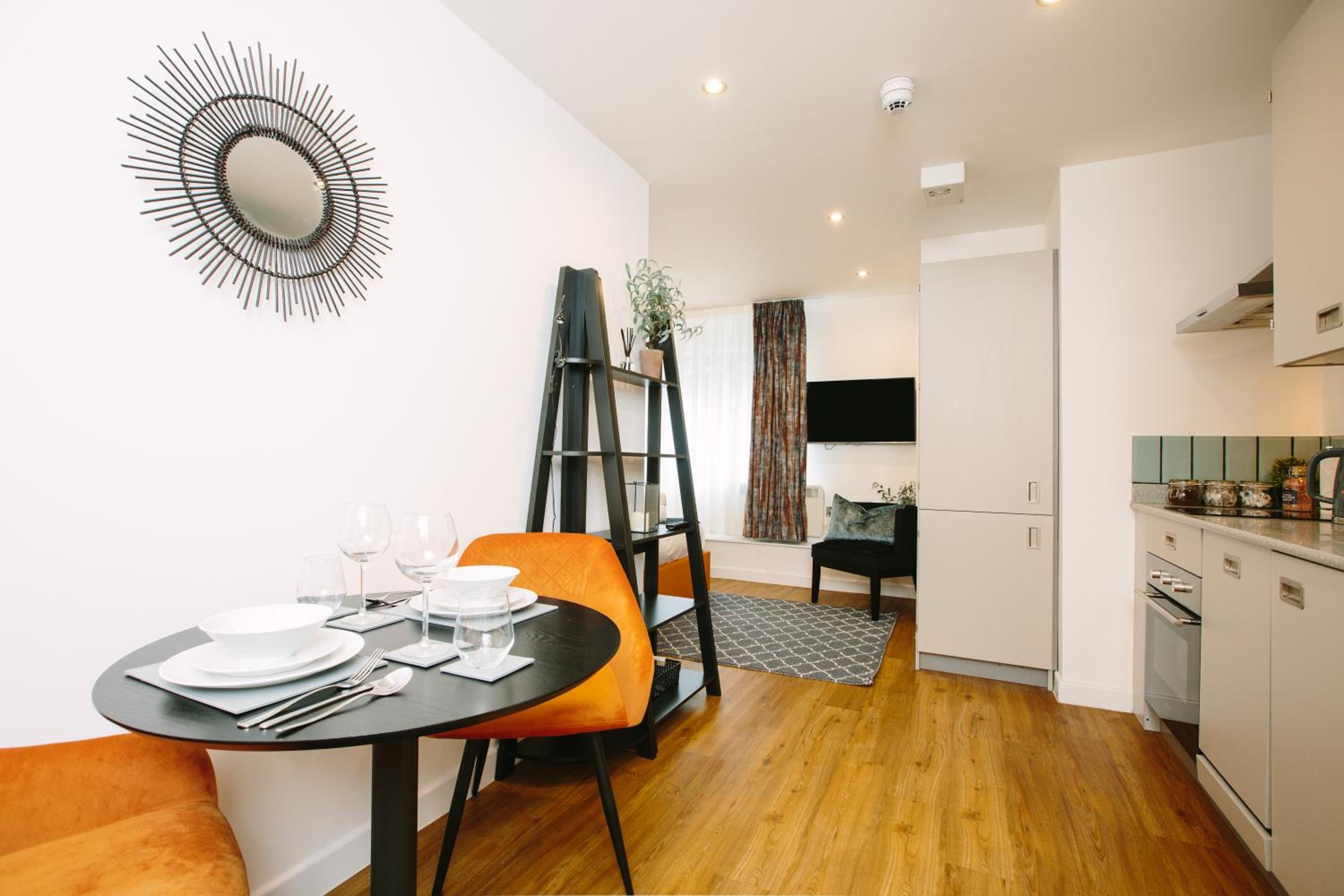 Studio Apartment - Photo 6