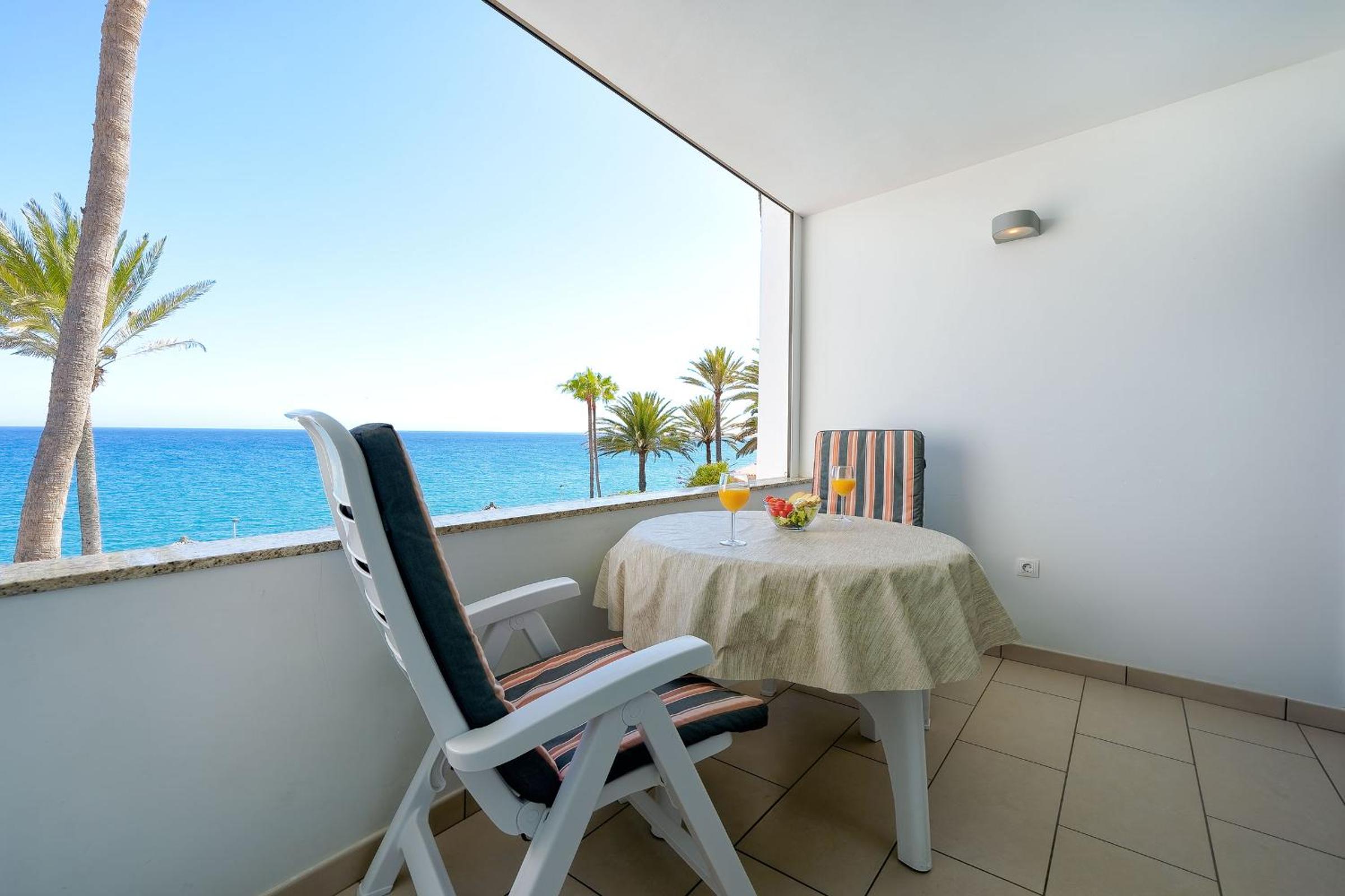 Apartment with Balcony photo 3