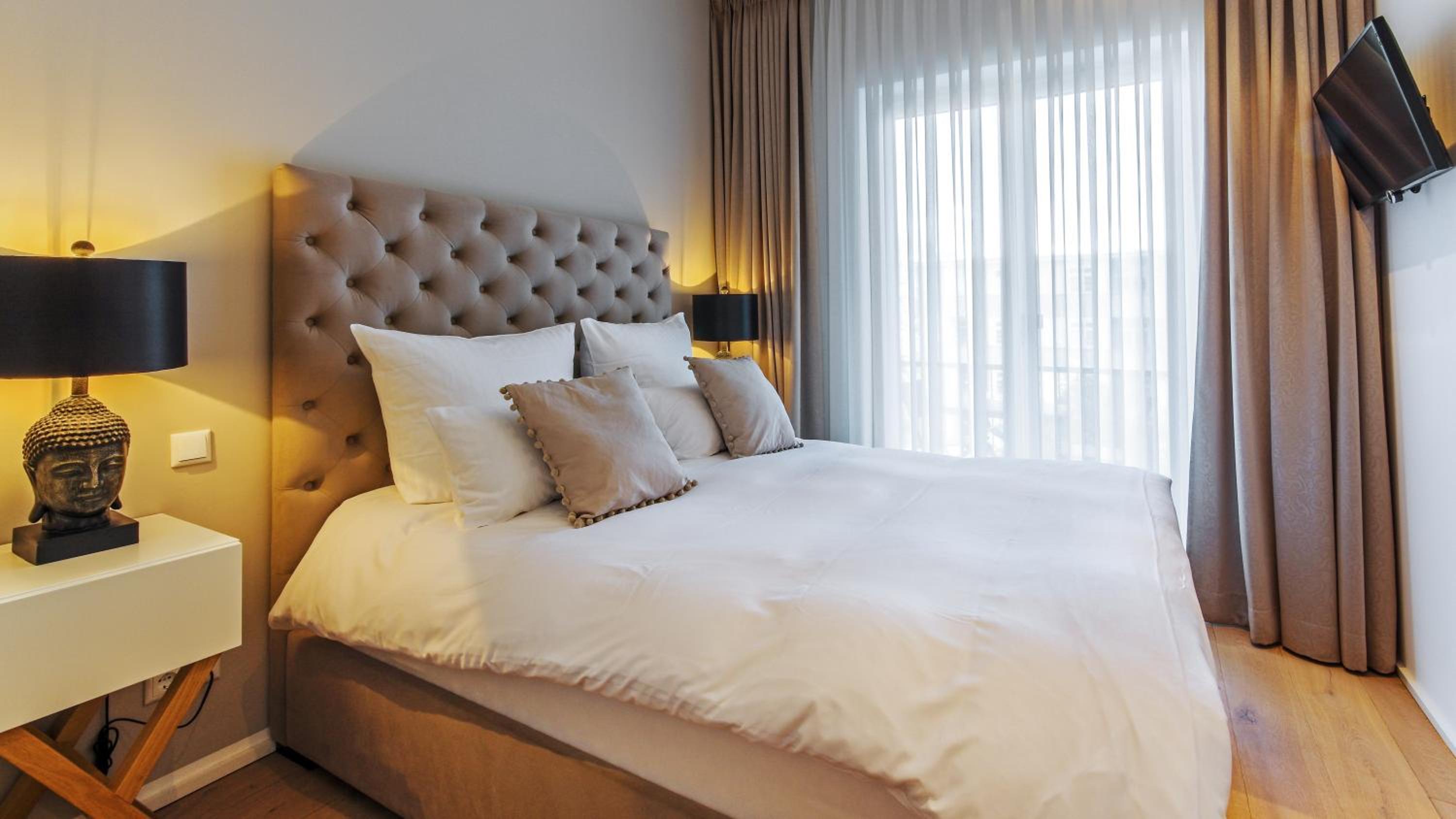 Deluxe Double Room with Balcony - Photo 6