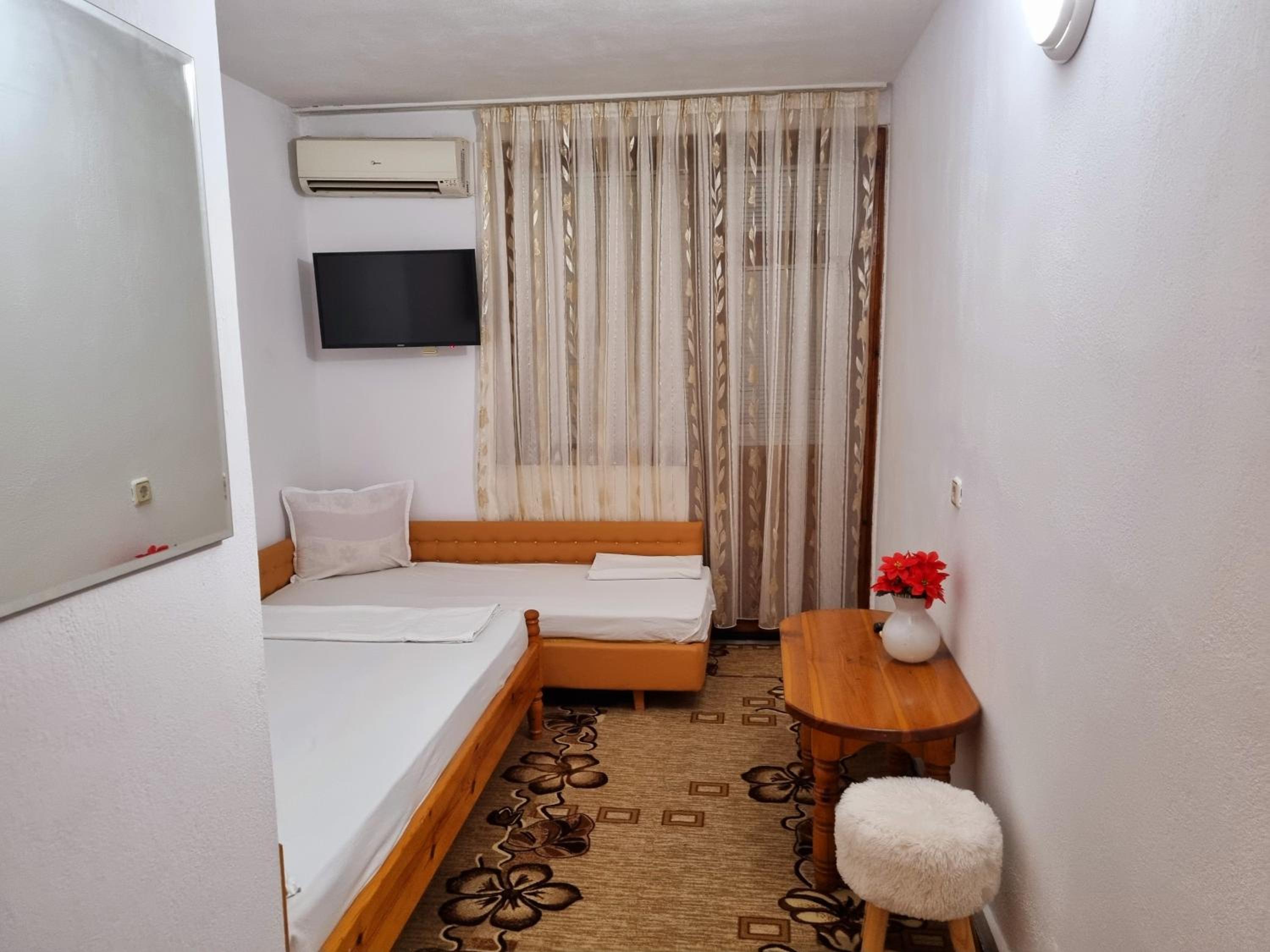 Basic Triple Room - Photo 1