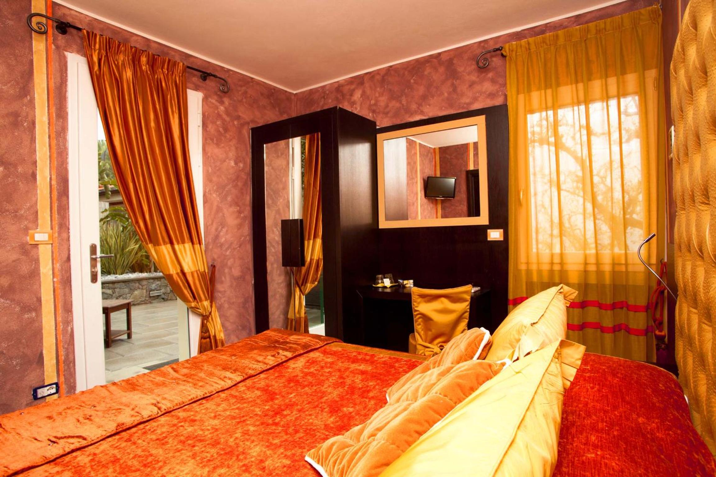 Double or Twin Room with Private Bathroom