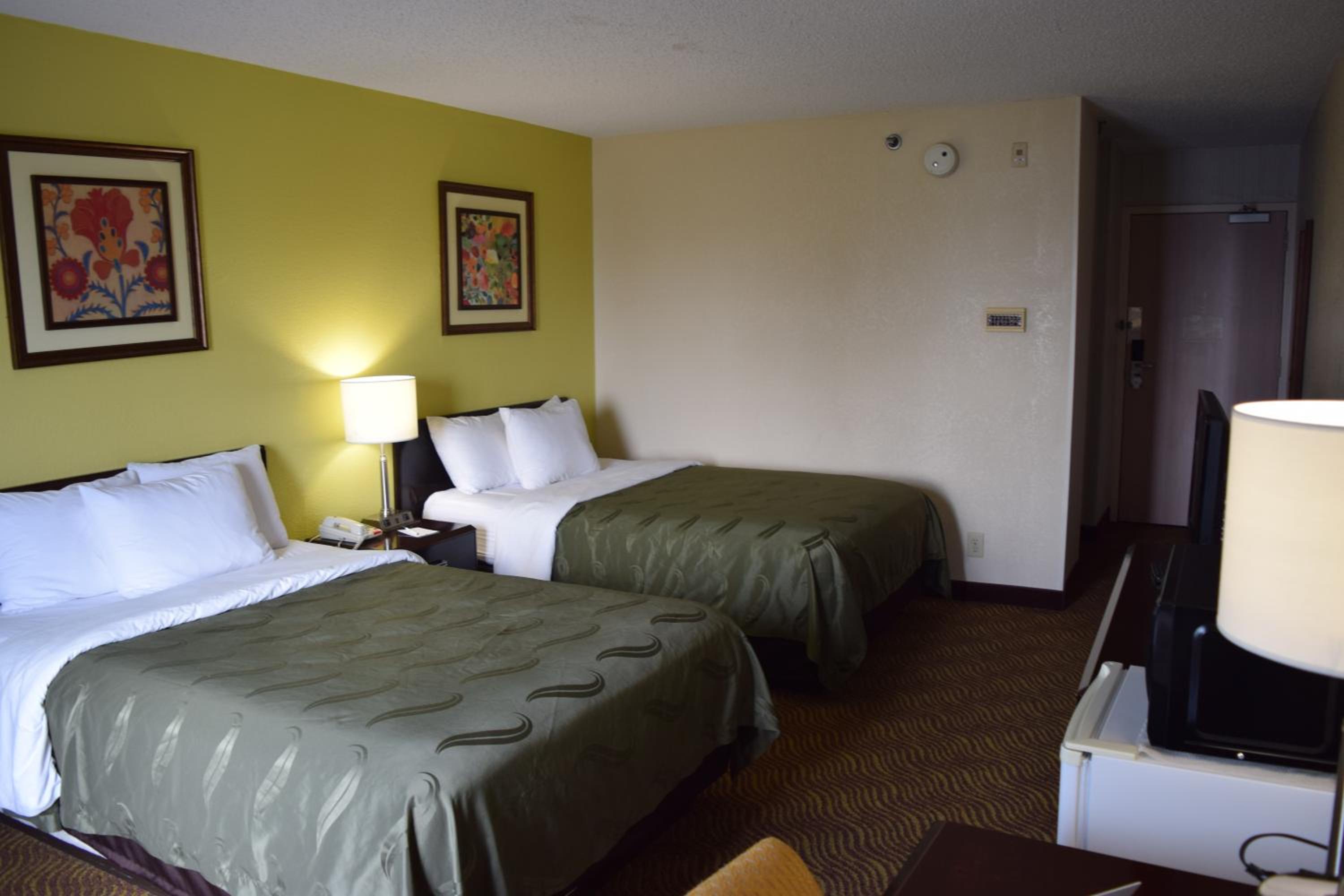 Standard Double Room with Two Double Beds - Non-Smoking - Photo 5