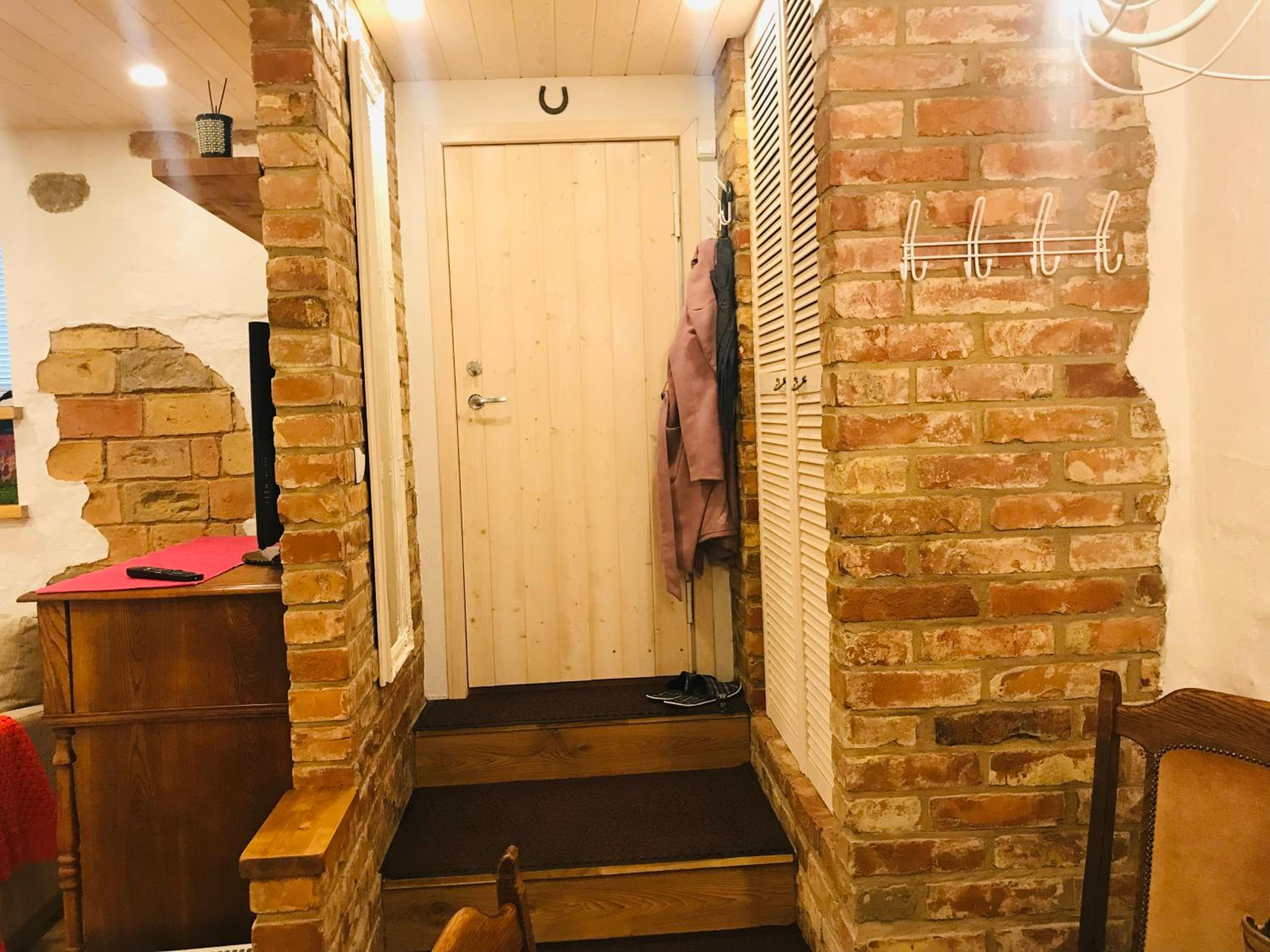One-Bedroom Apartment - Photo 8