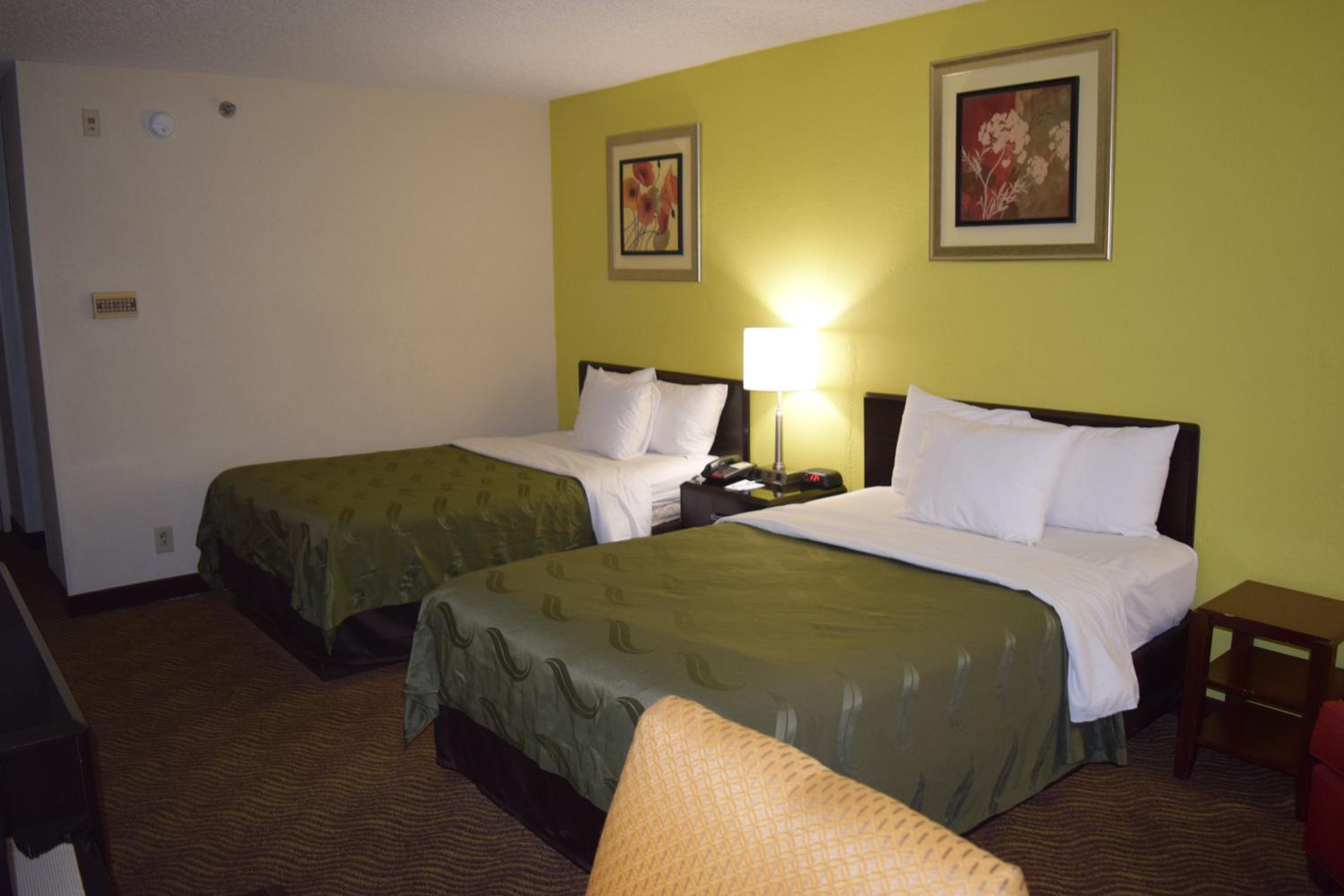 Standard Double Room with Two Double Beds - Non-Smoking - Photo 4