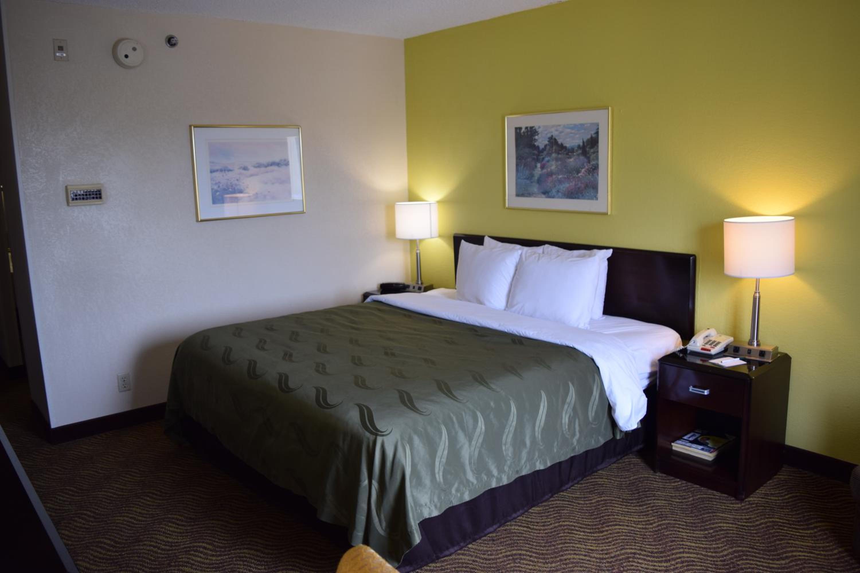 Standard King Room - Non-Smoking  - Photo 7