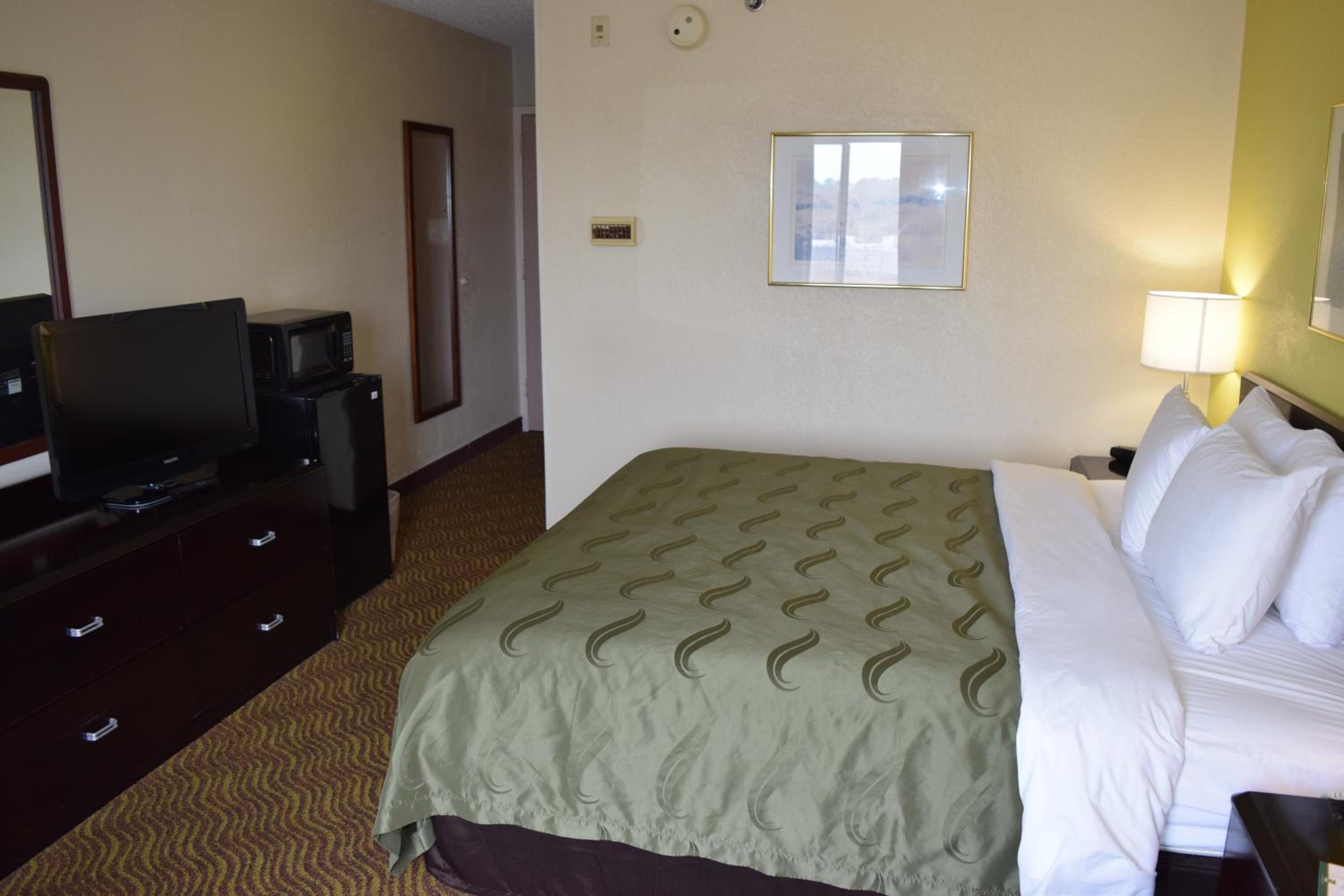 Standard King Room - Non-Smoking  - Photo 3