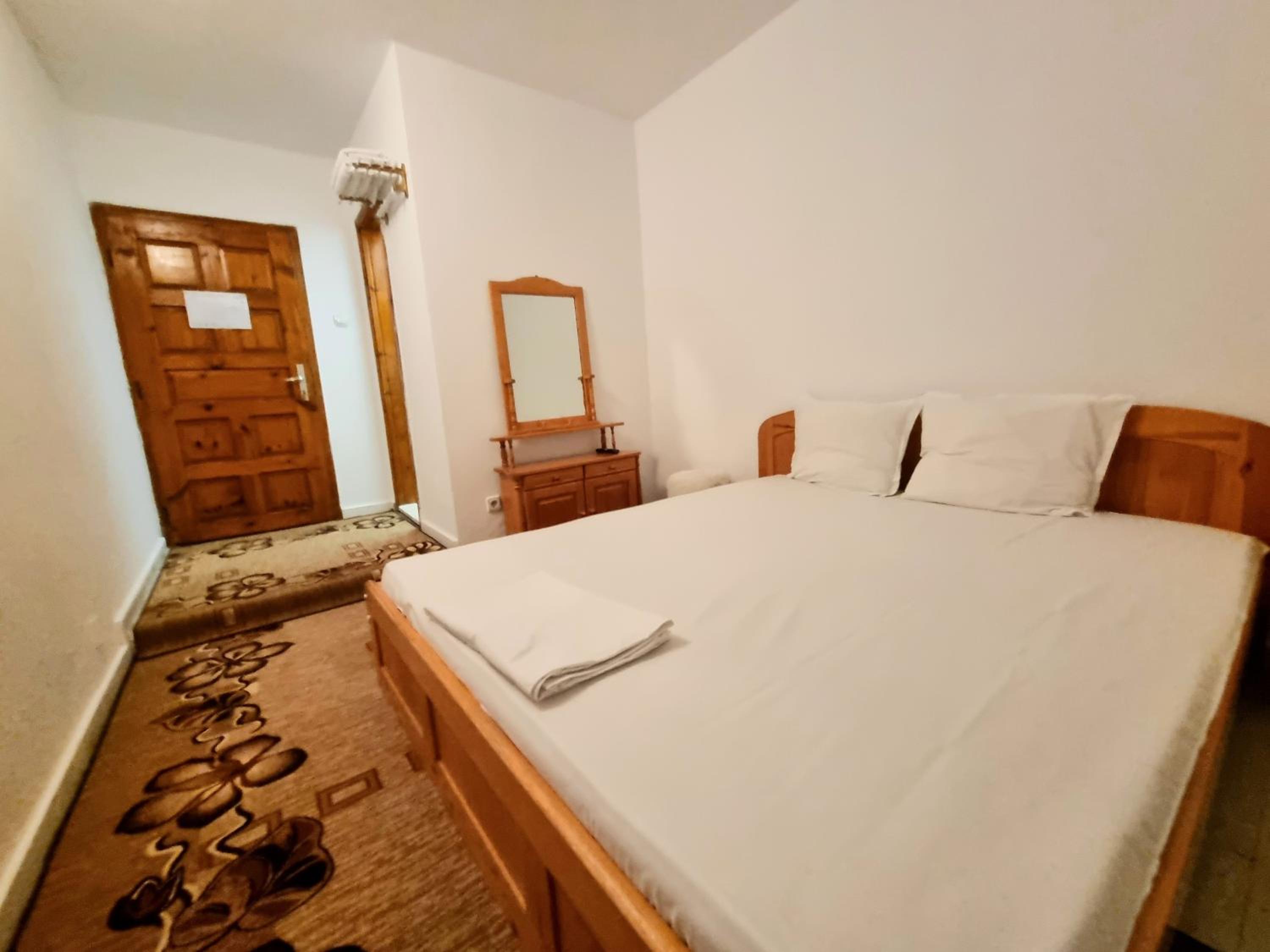Deluxe Double Room with Balcony - Photo 5