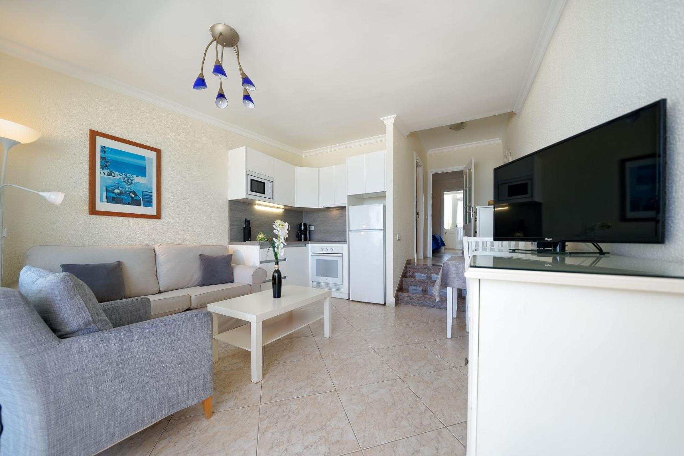 Apartment with Balcony photo 3