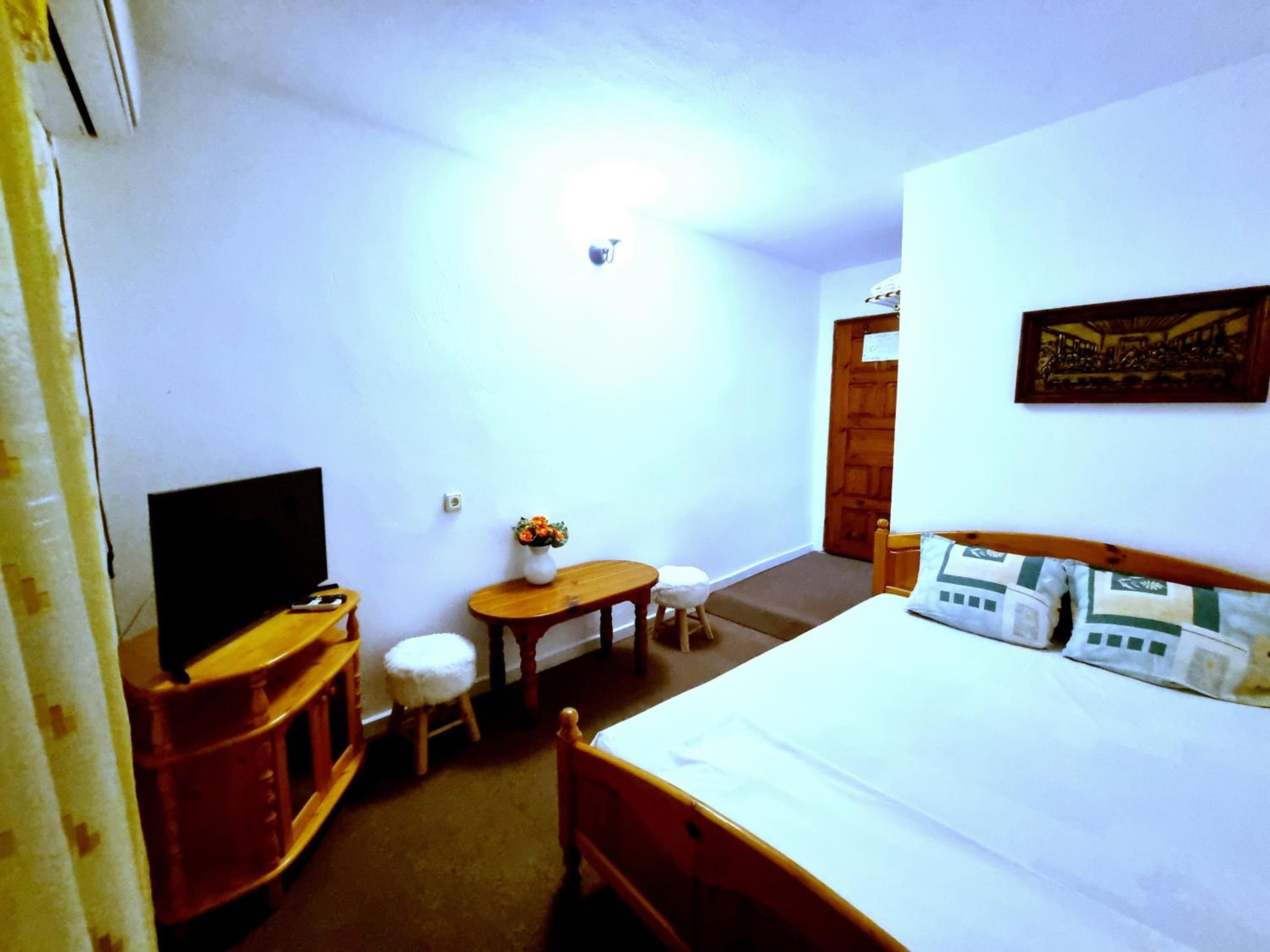 Deluxe Double Room with Balcony - Photo 3