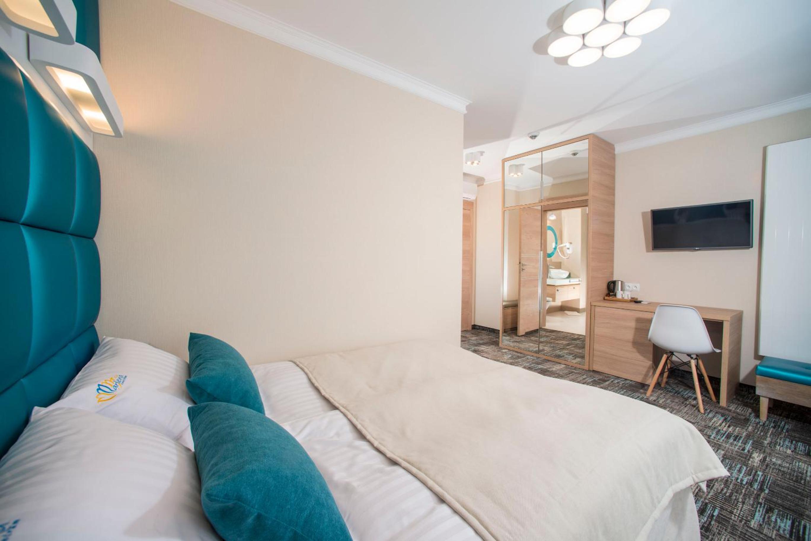 Deluxe Double Room with Shower photo 3