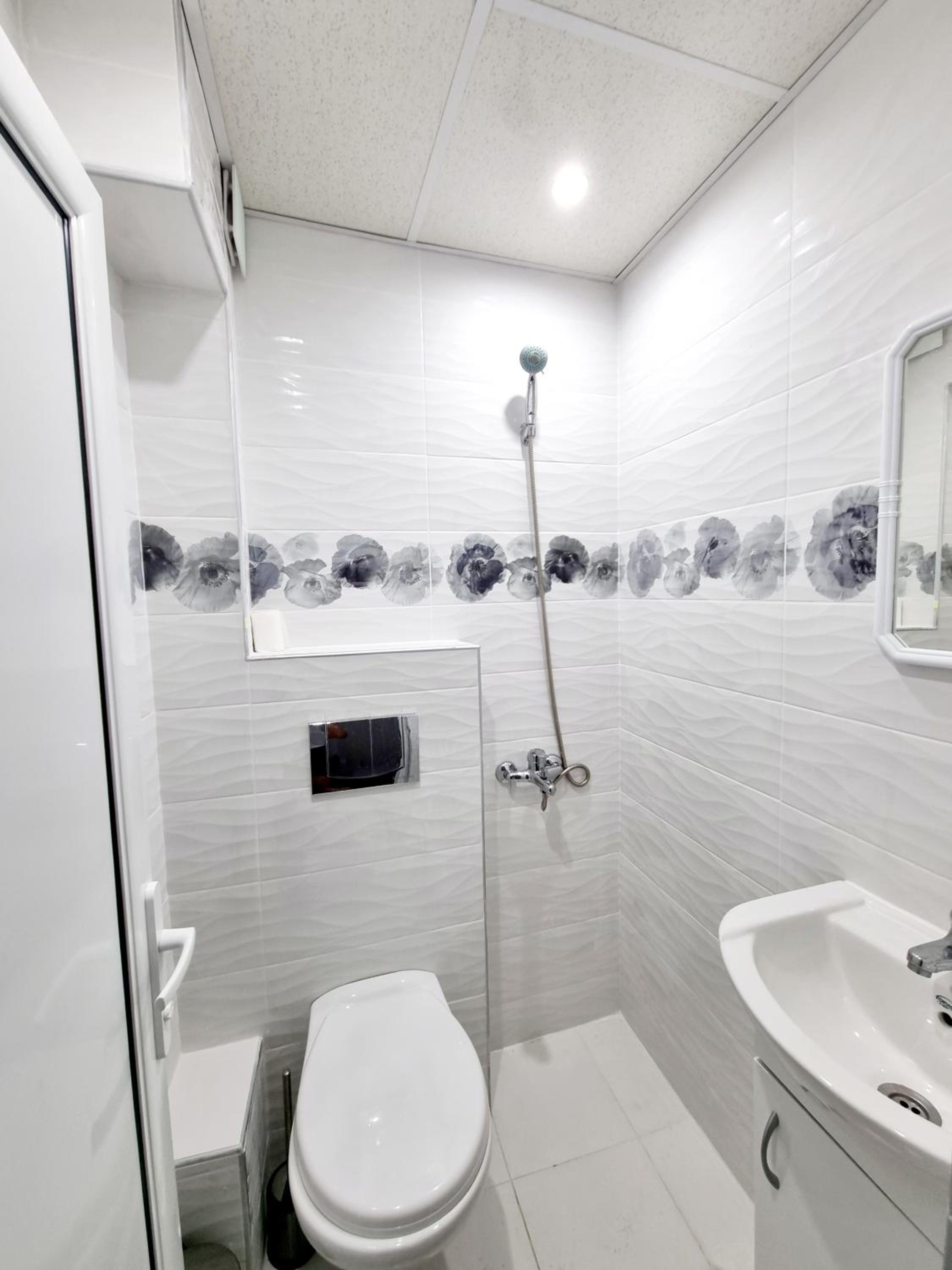 Twin Room with Balcony - Photo 4