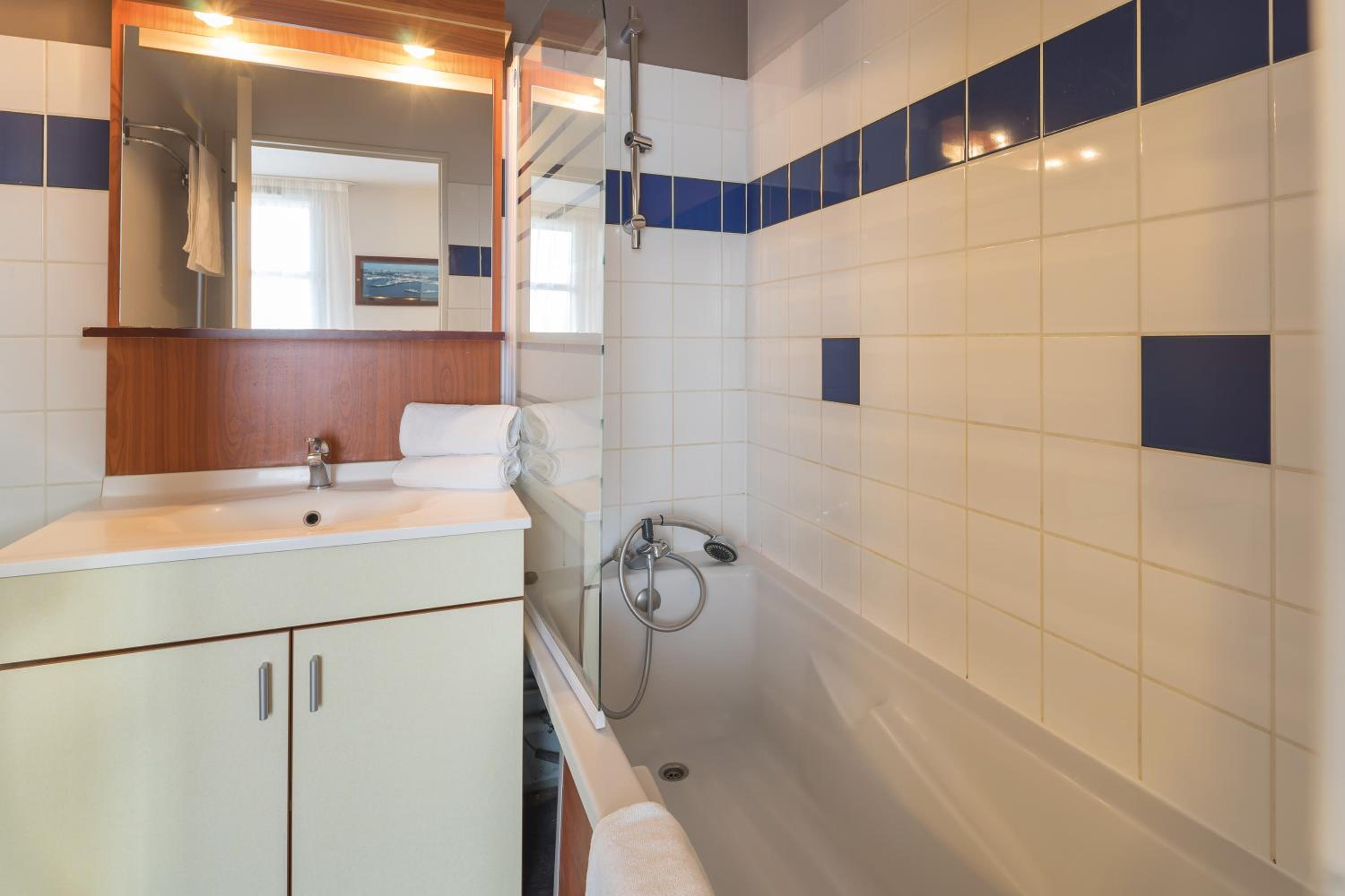 Premium Two-Bedroom Apartment - Photo 2