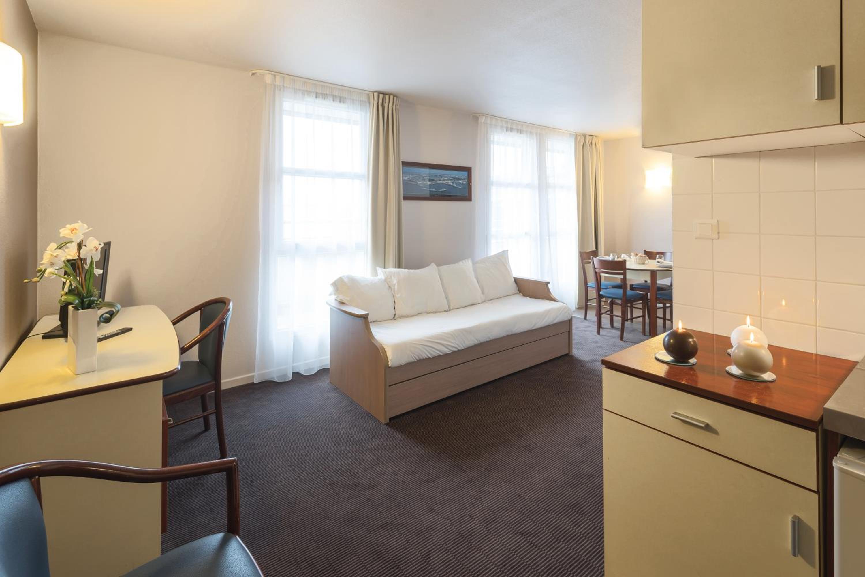 Premium Two-Bedroom Apartment - Photo 4