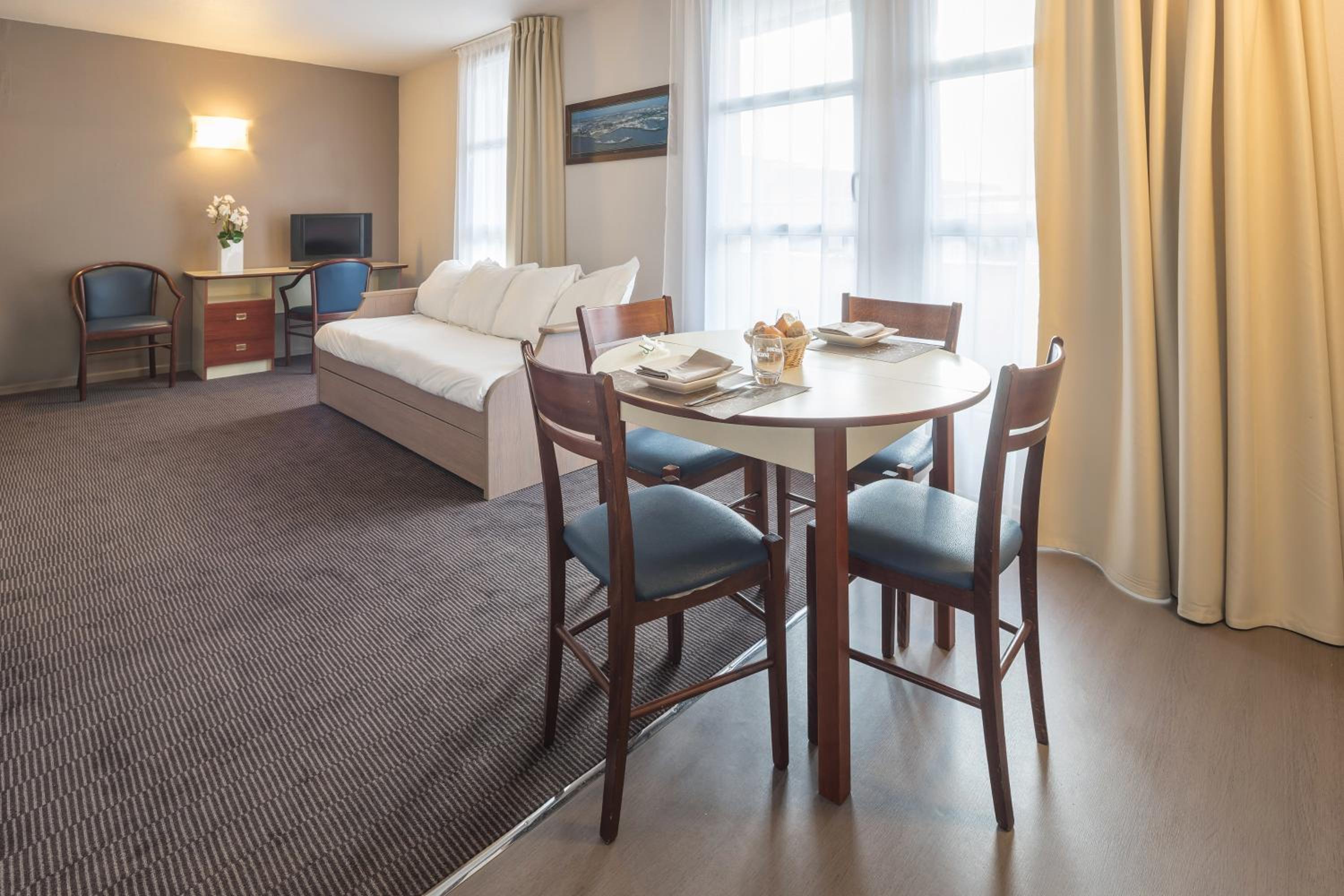 Premium Two-Bedroom Apartment - Photo 3