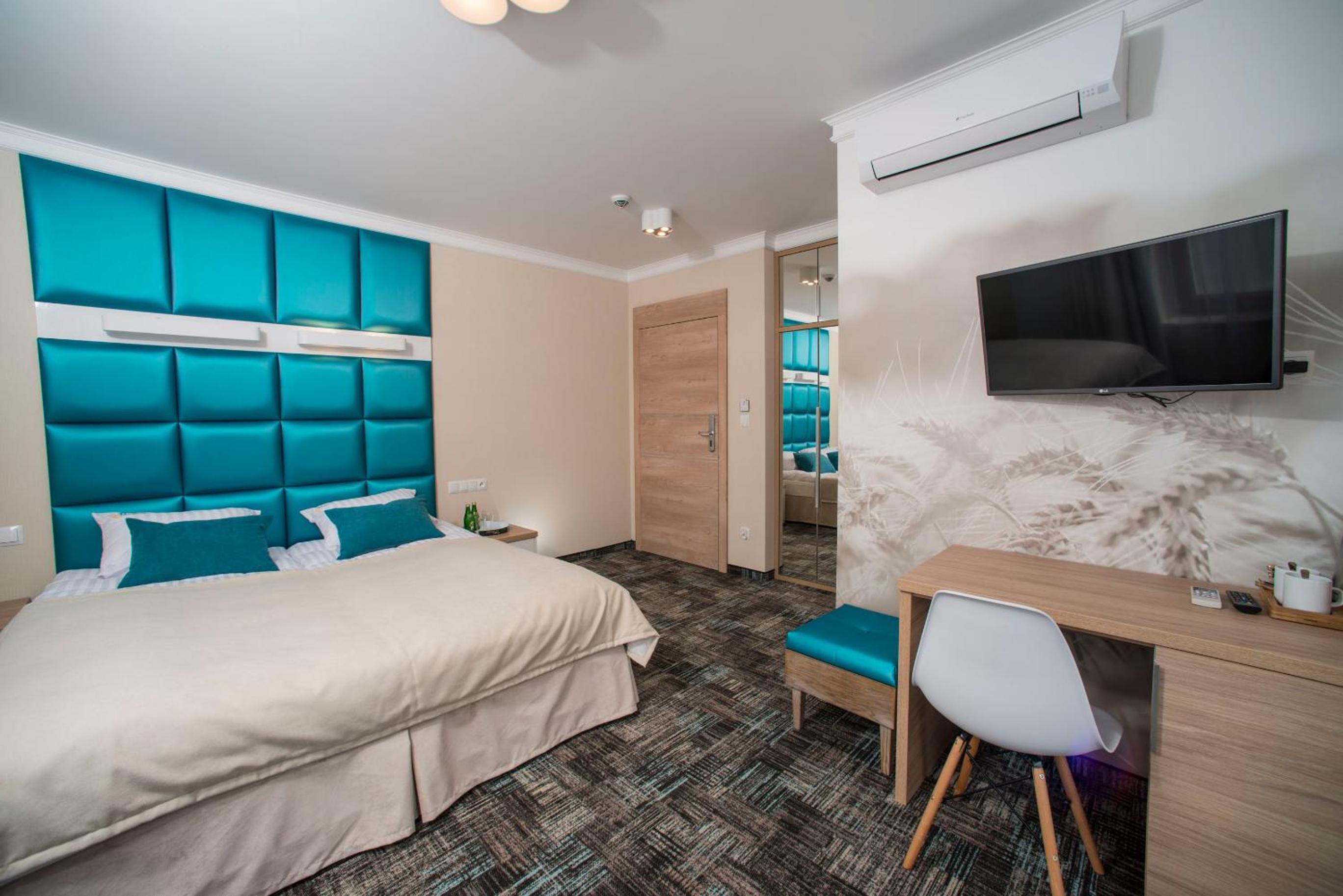 Double or Twin Room with Balcony photo 2