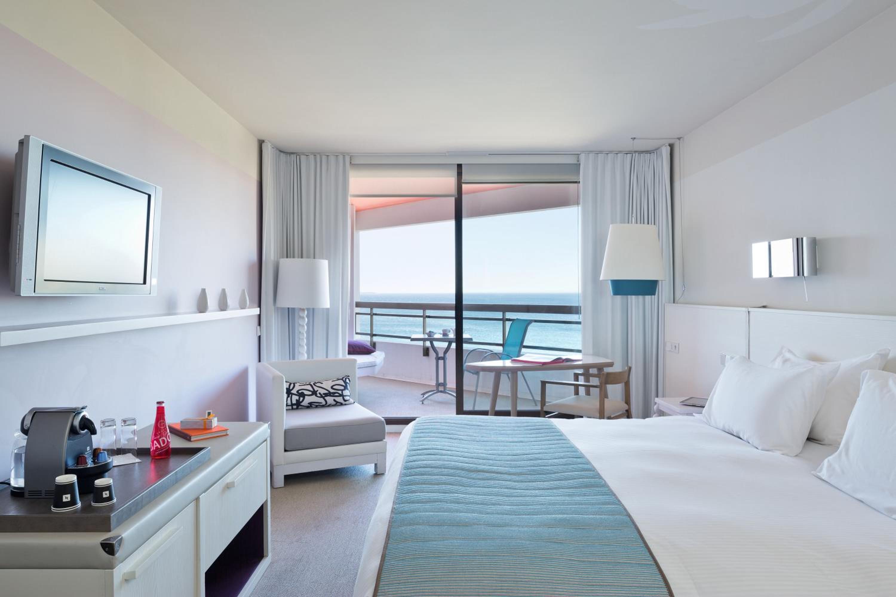 Deluxe Room with Terrace and Sea View - Photo 11