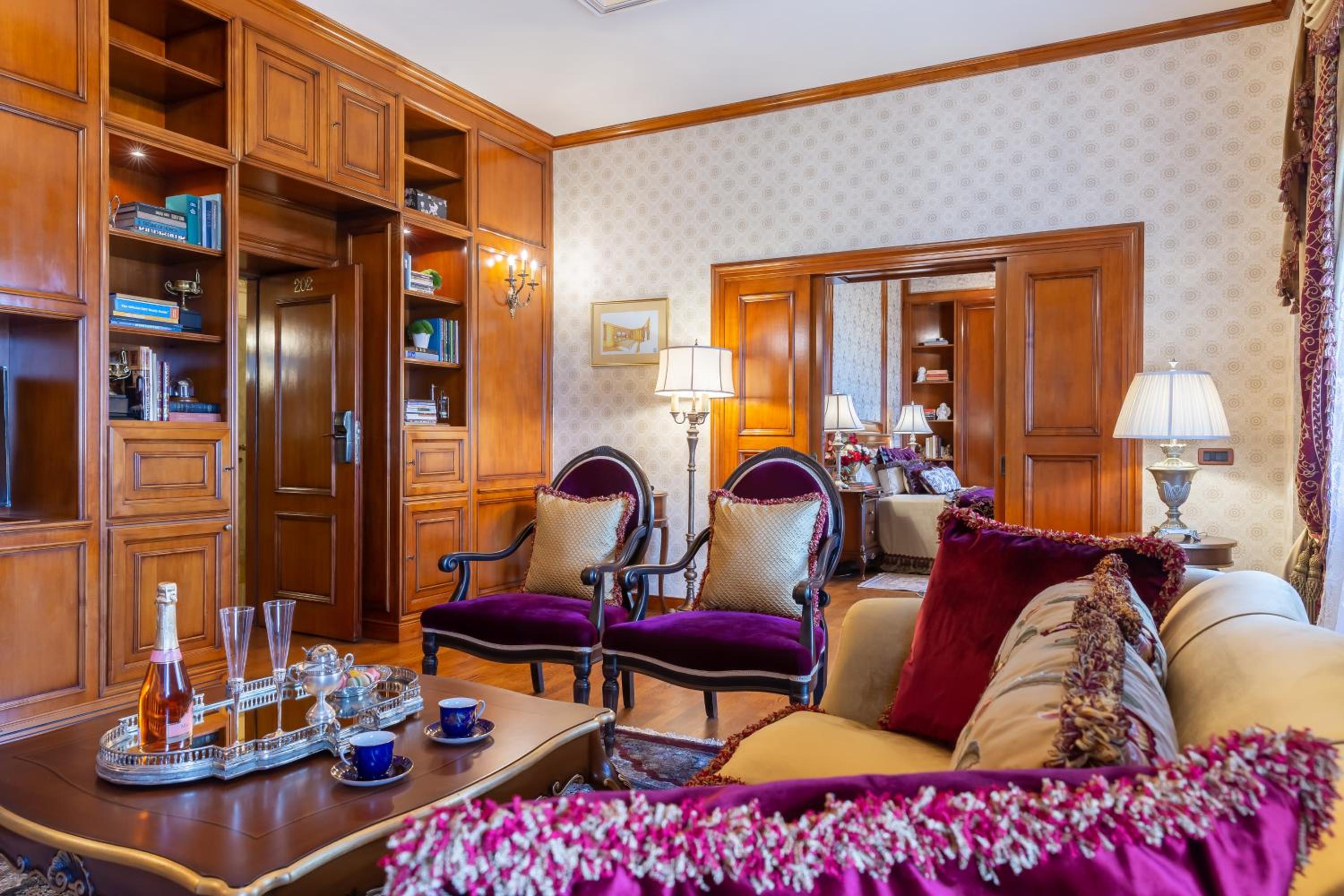 Diplomat Suite photo 2
