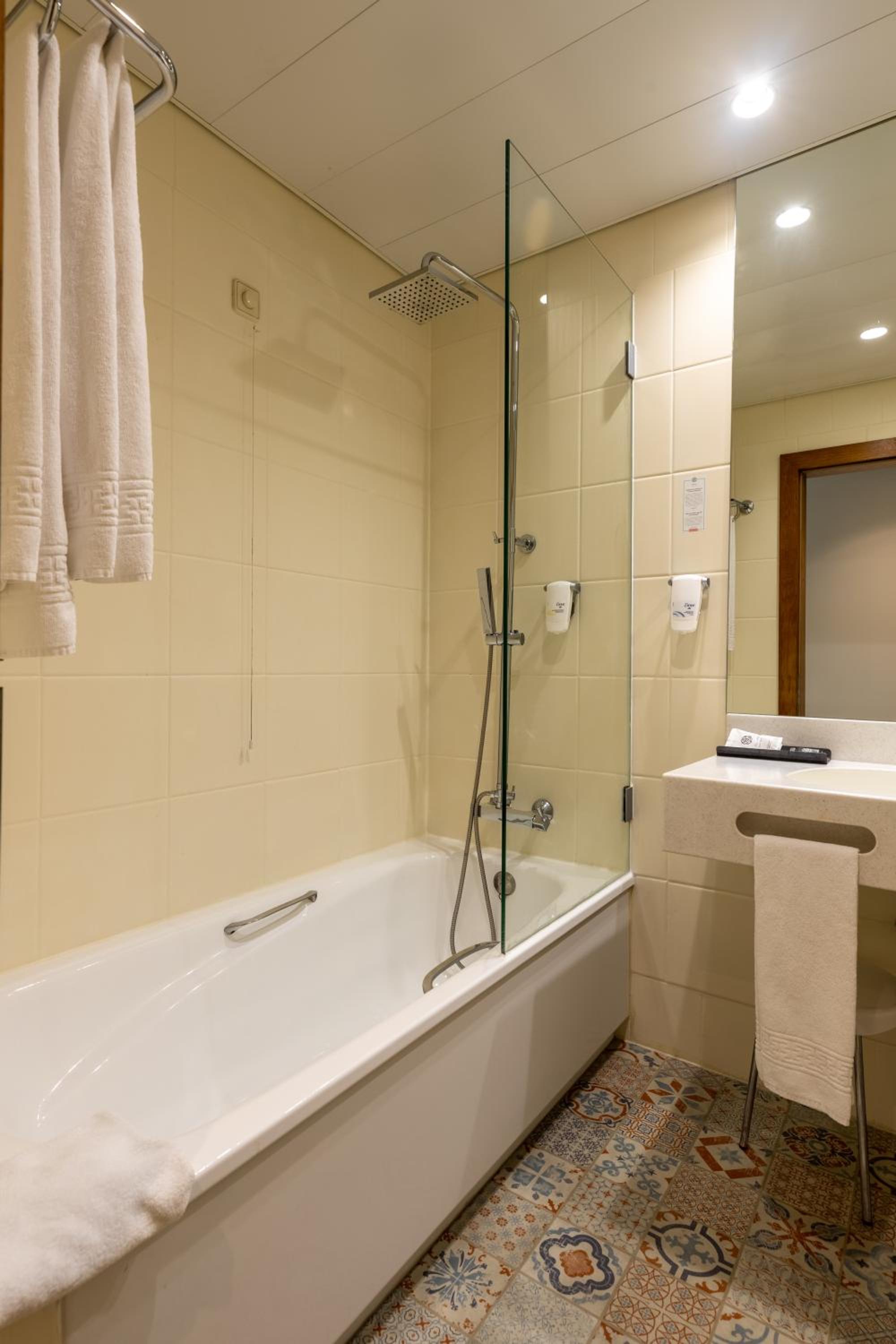 Double or Twin Room - Photo 7