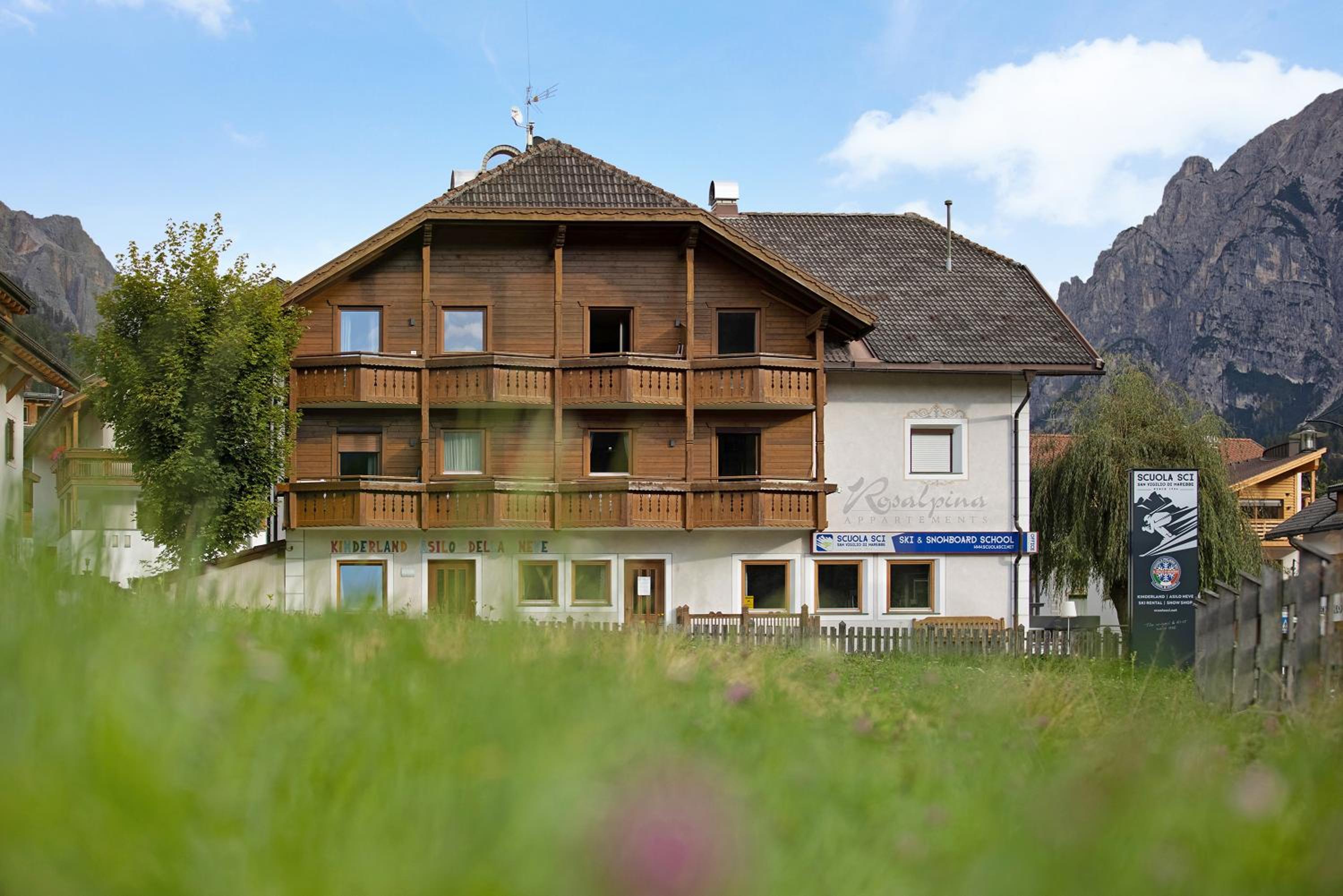 Two-Bedroom Deluxe Apartment with Balcony photo 3