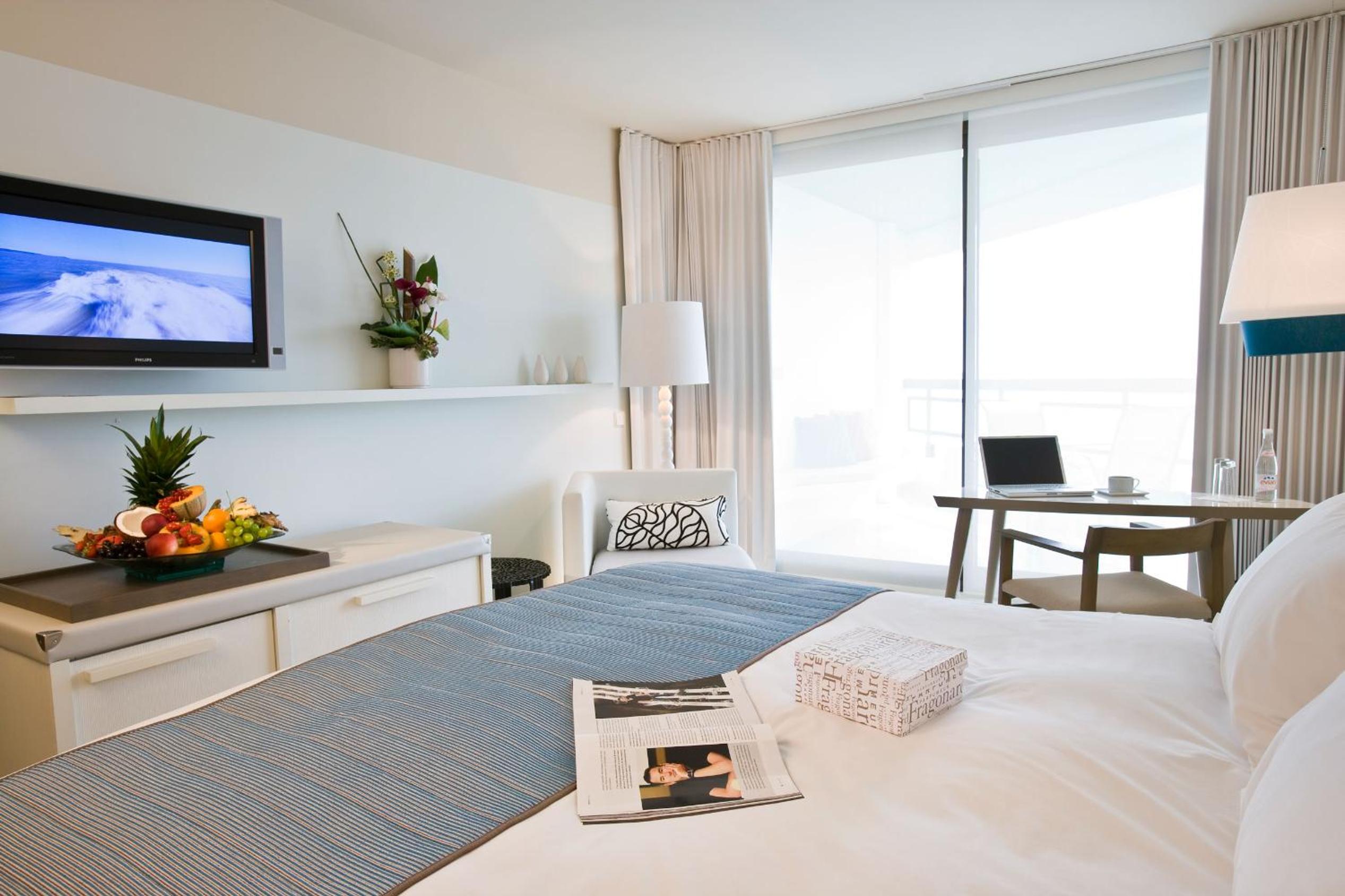 Classic Room with Terrace - Partial sea view - Photo 1