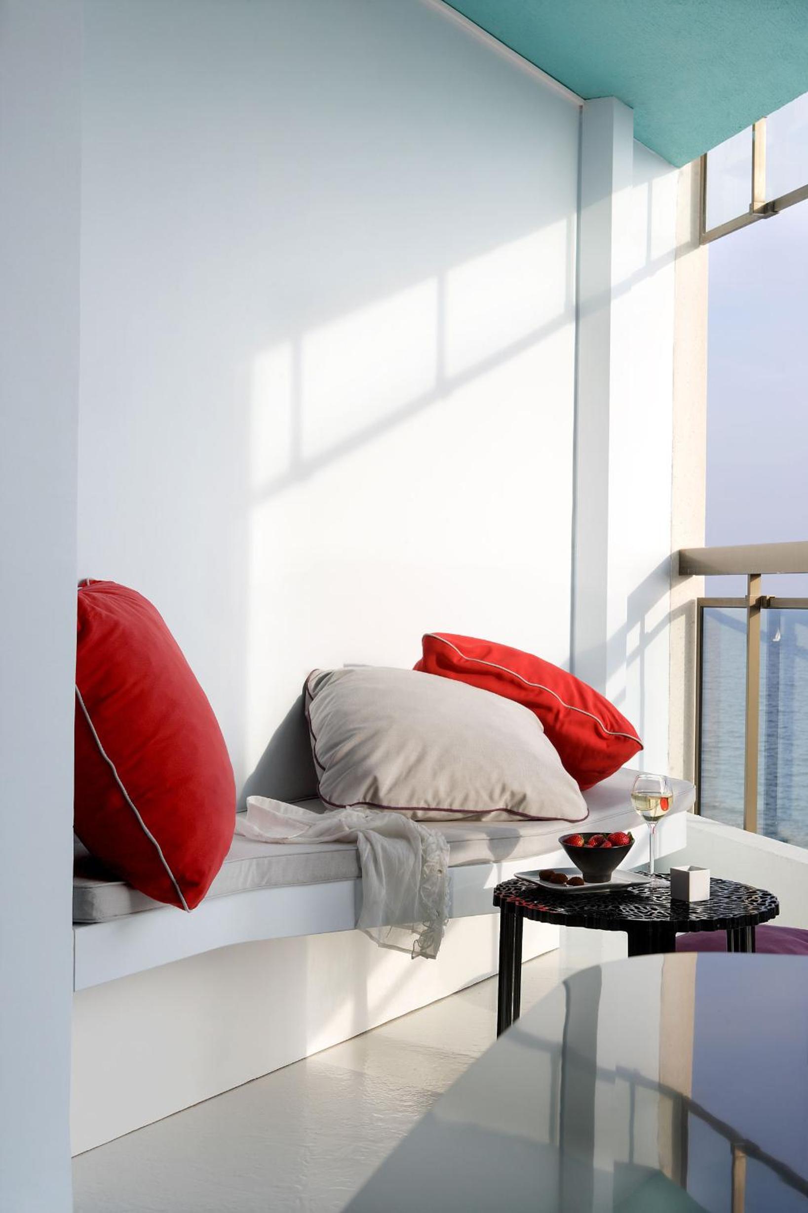 Deluxe Room with Terrace and Sea View - Photo 10