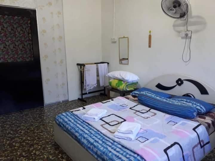 Three-Bedroom House photo 2
