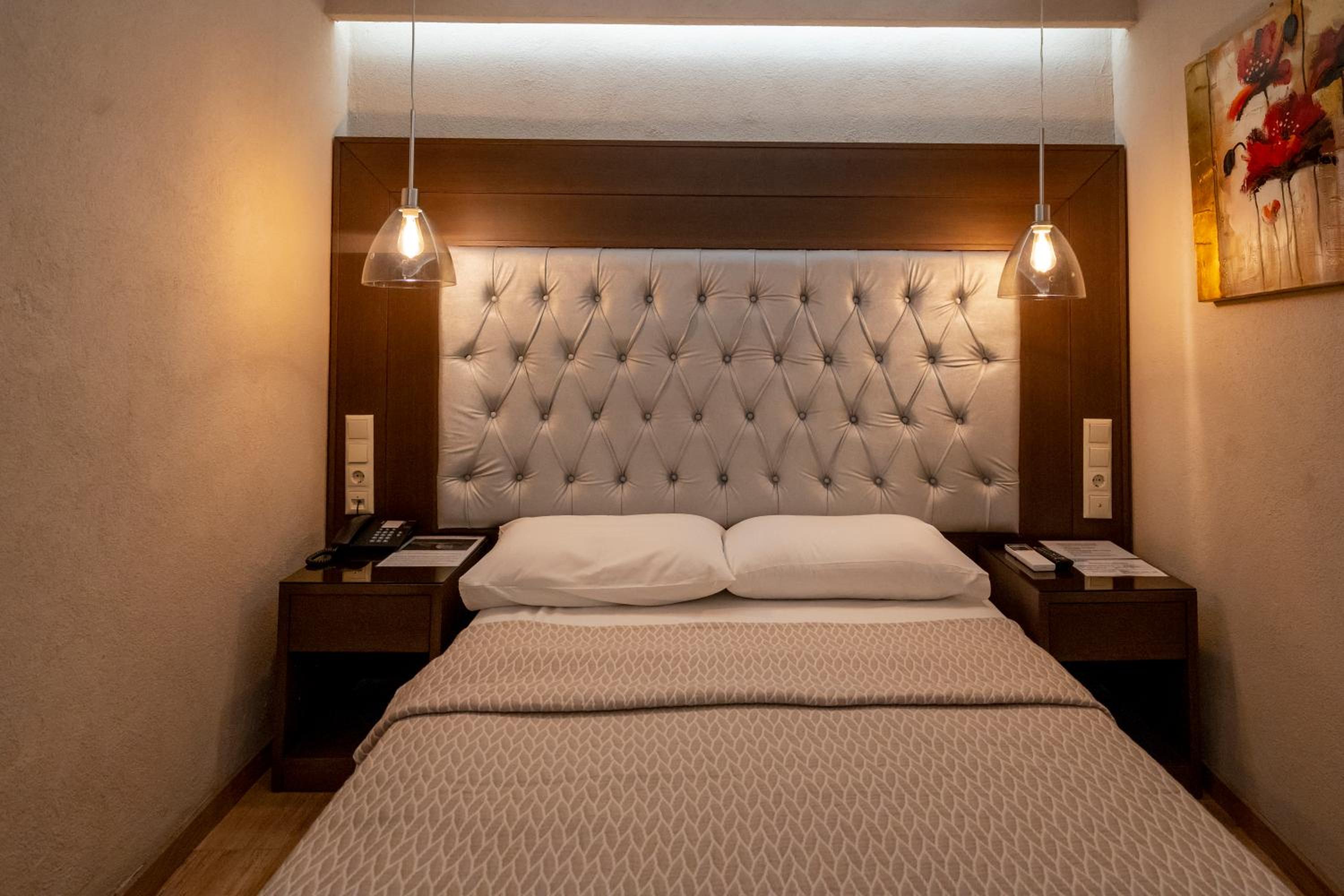 Double Room with Balcony - Photo 1