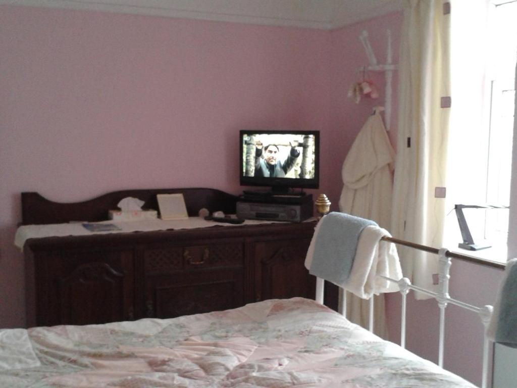 Double Room with Shared Bathroom photo 2