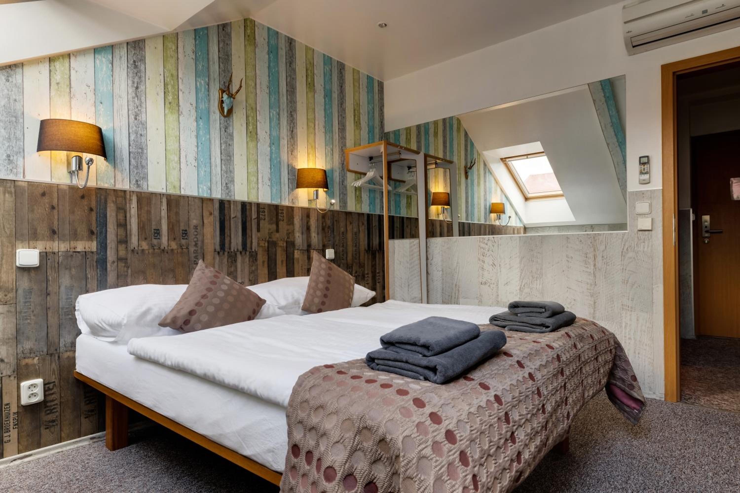 Double or Twin Room - Photo 5